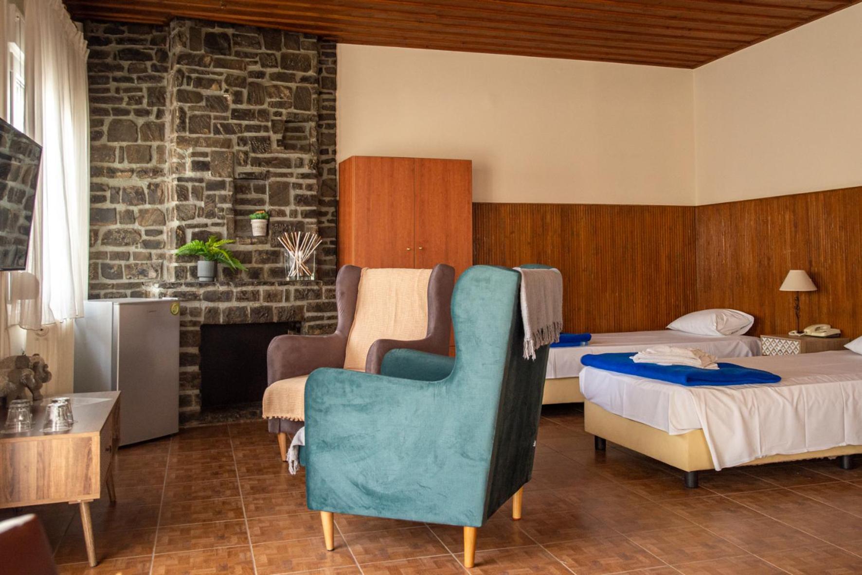 Quadruple Room with Terrace