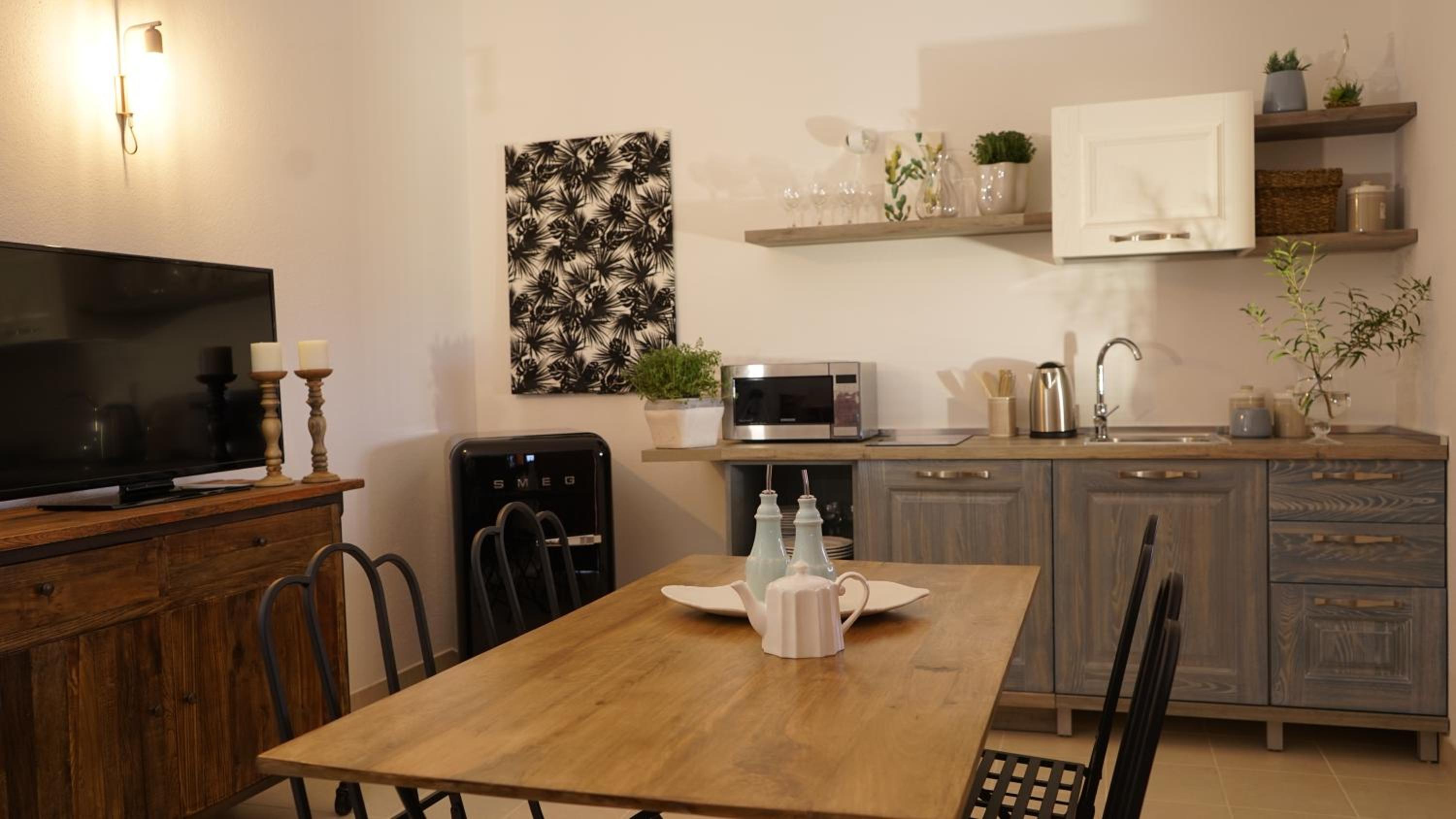 One-Bedroom Apartment with View