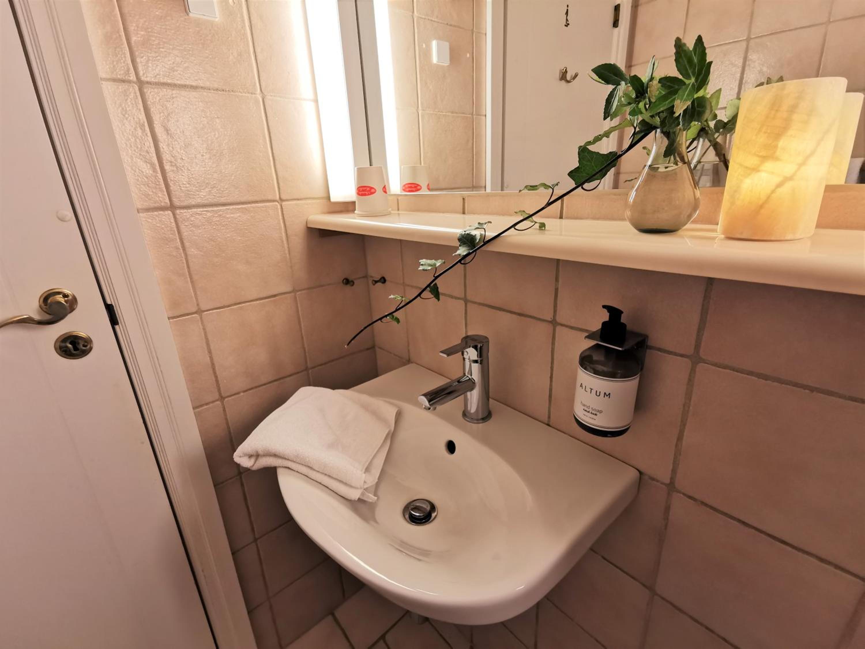 Double or Twin Room with view to pedestrian street of Ribe the 