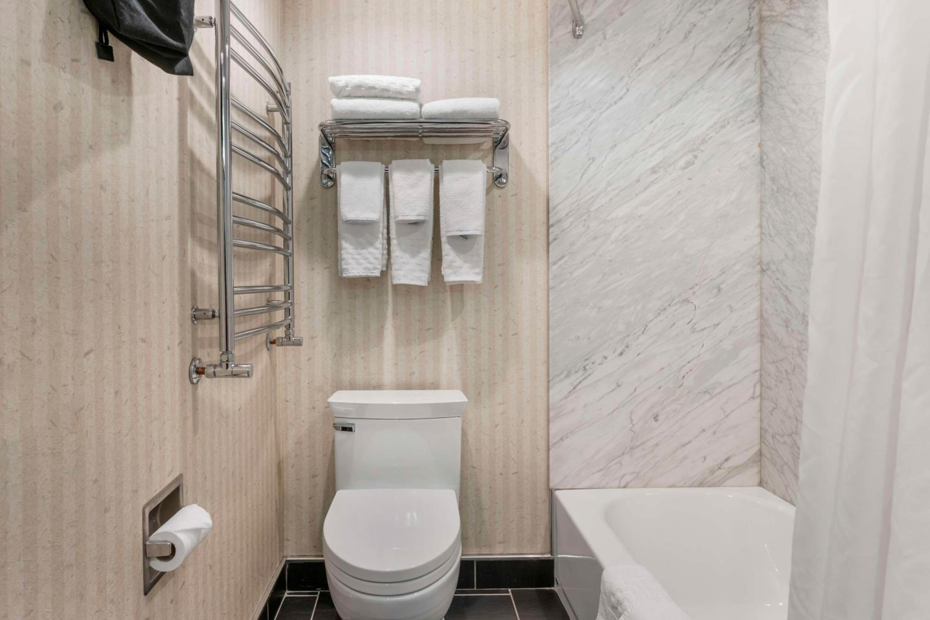 Queen Room with Balcony - Non-Smoking