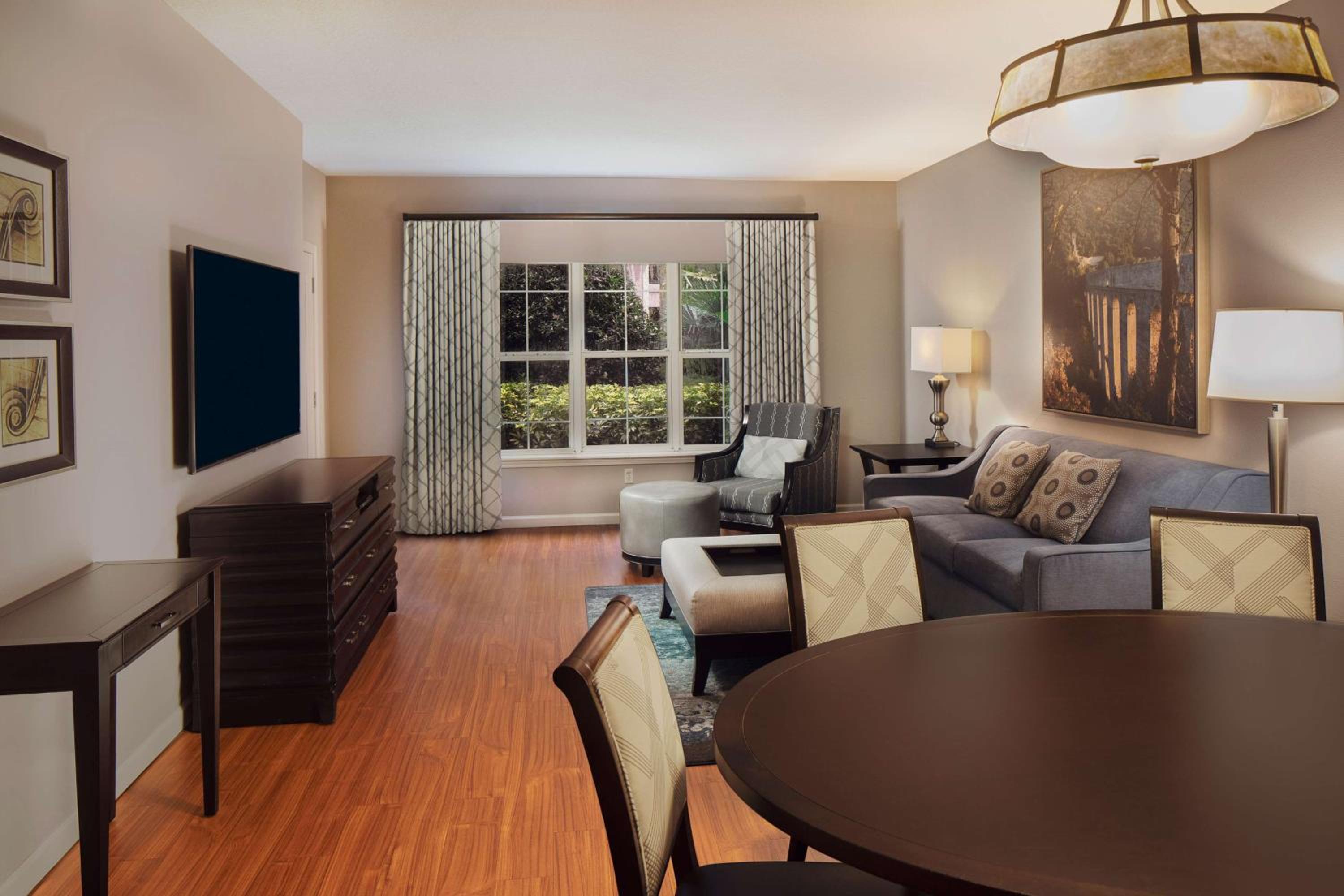 Two Bedroom Suite with sofabed & balcony