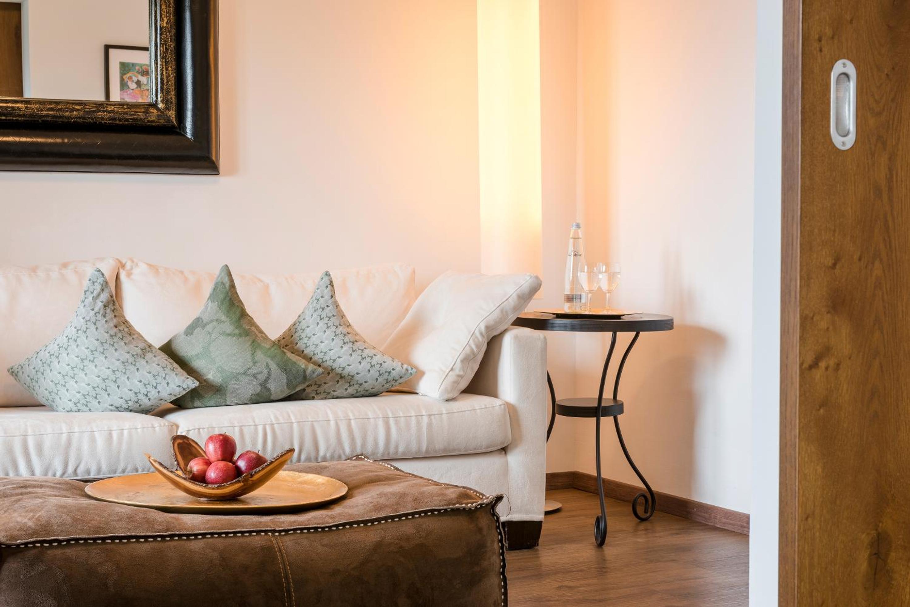 Deluxe Suite with Lake View