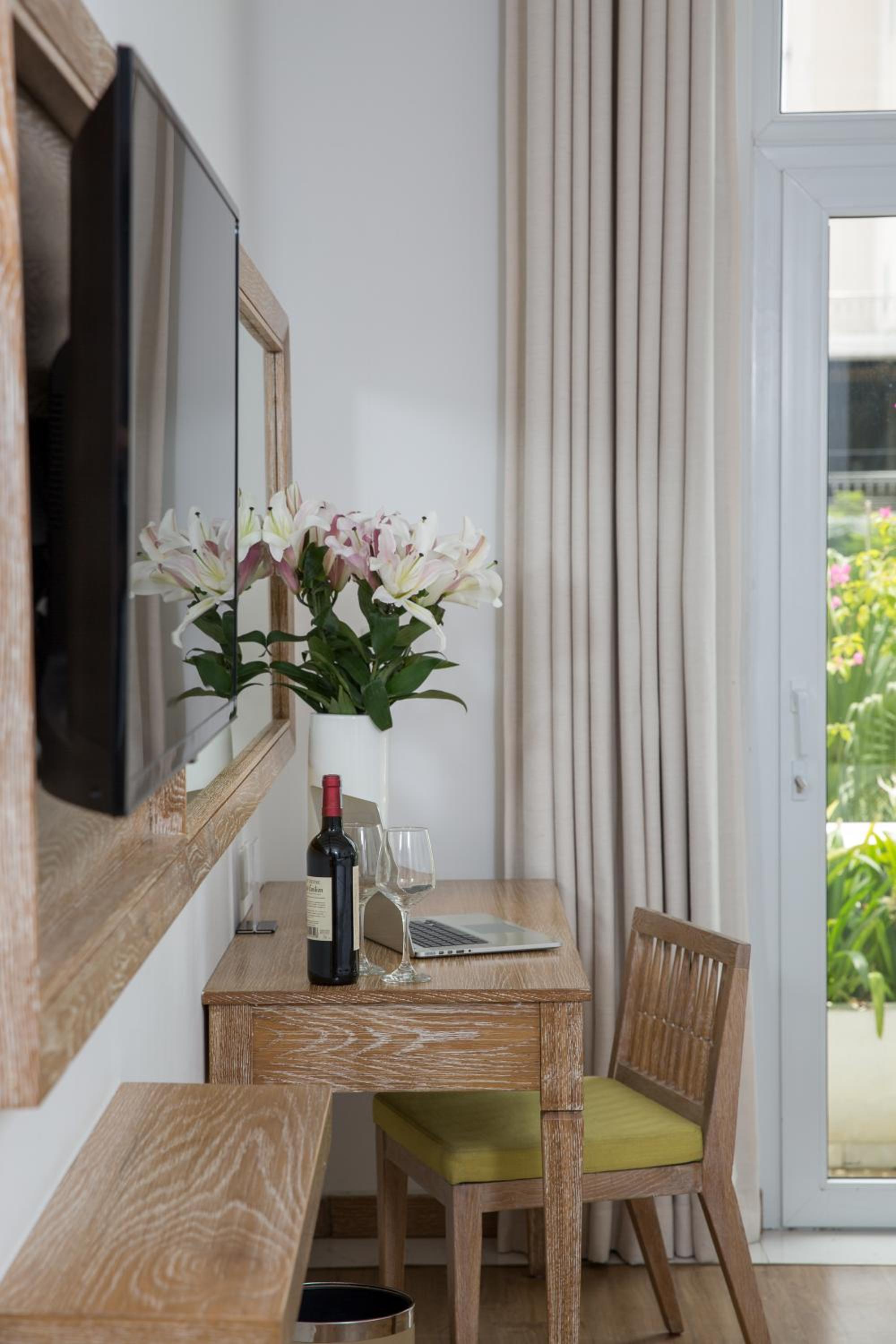 Deluxe Twin Room with Balcony and City View