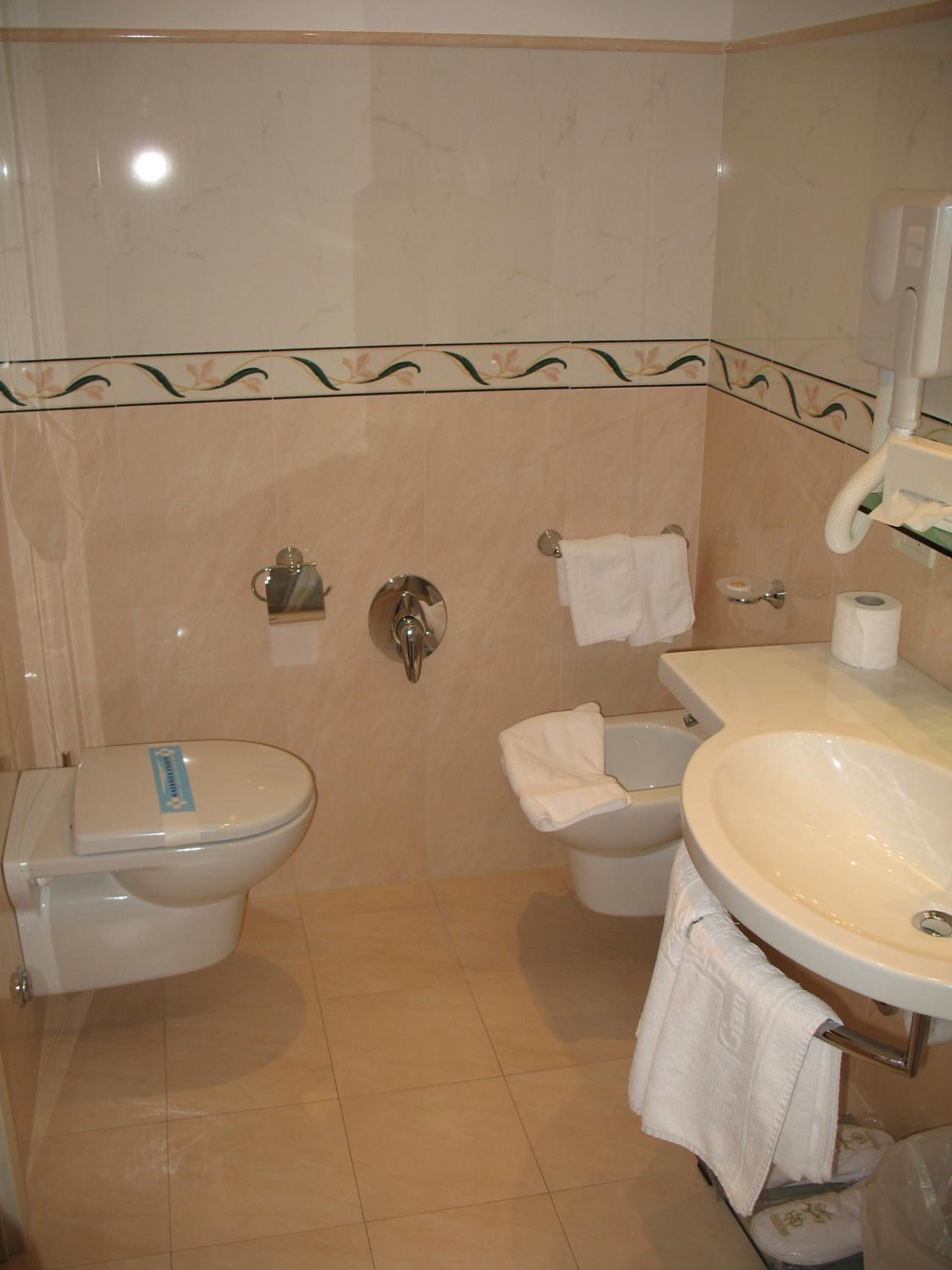  Executive One-Bedroom Apartment (2 Adults)