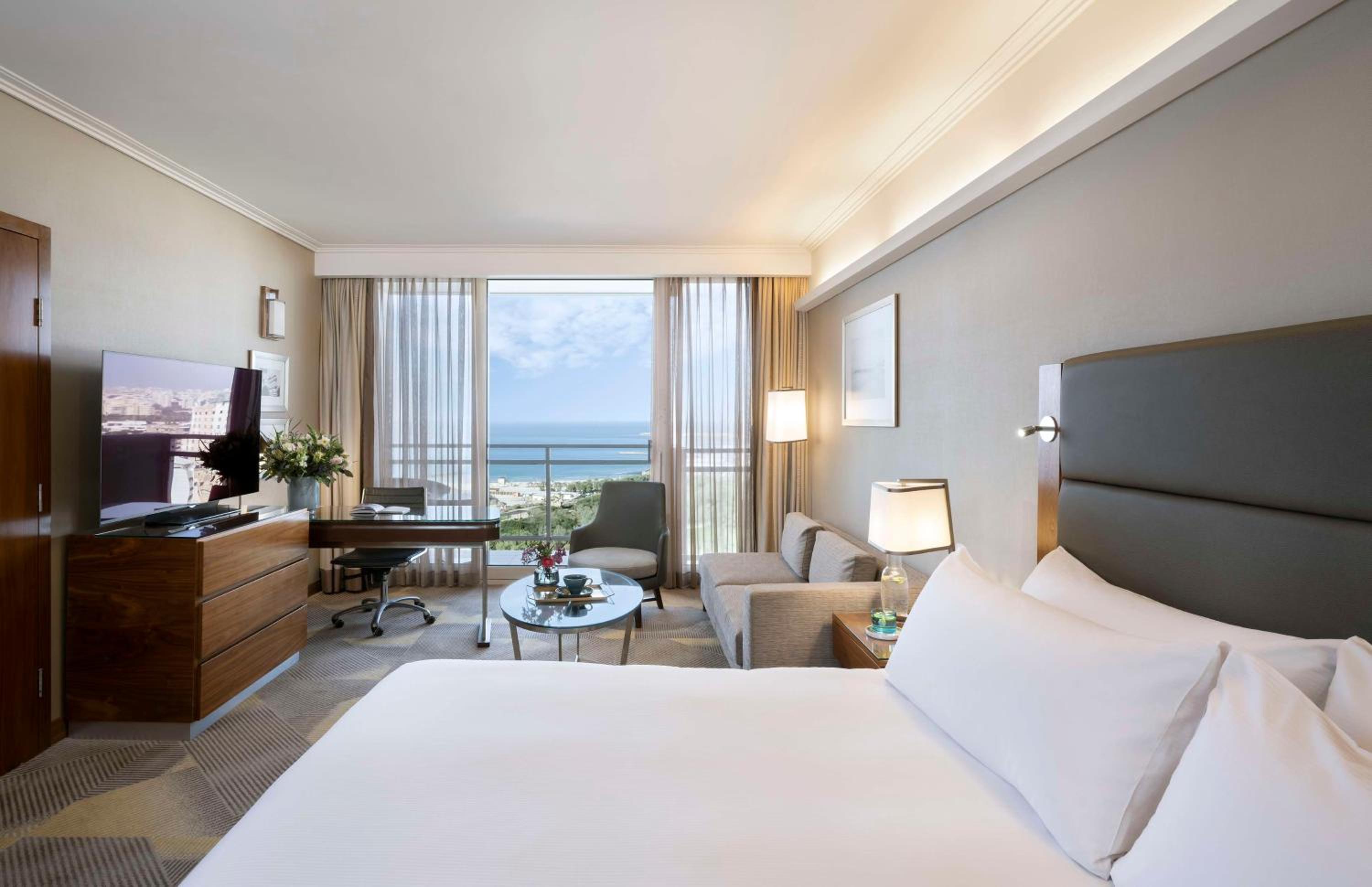 Executive King City Studio with Sea View