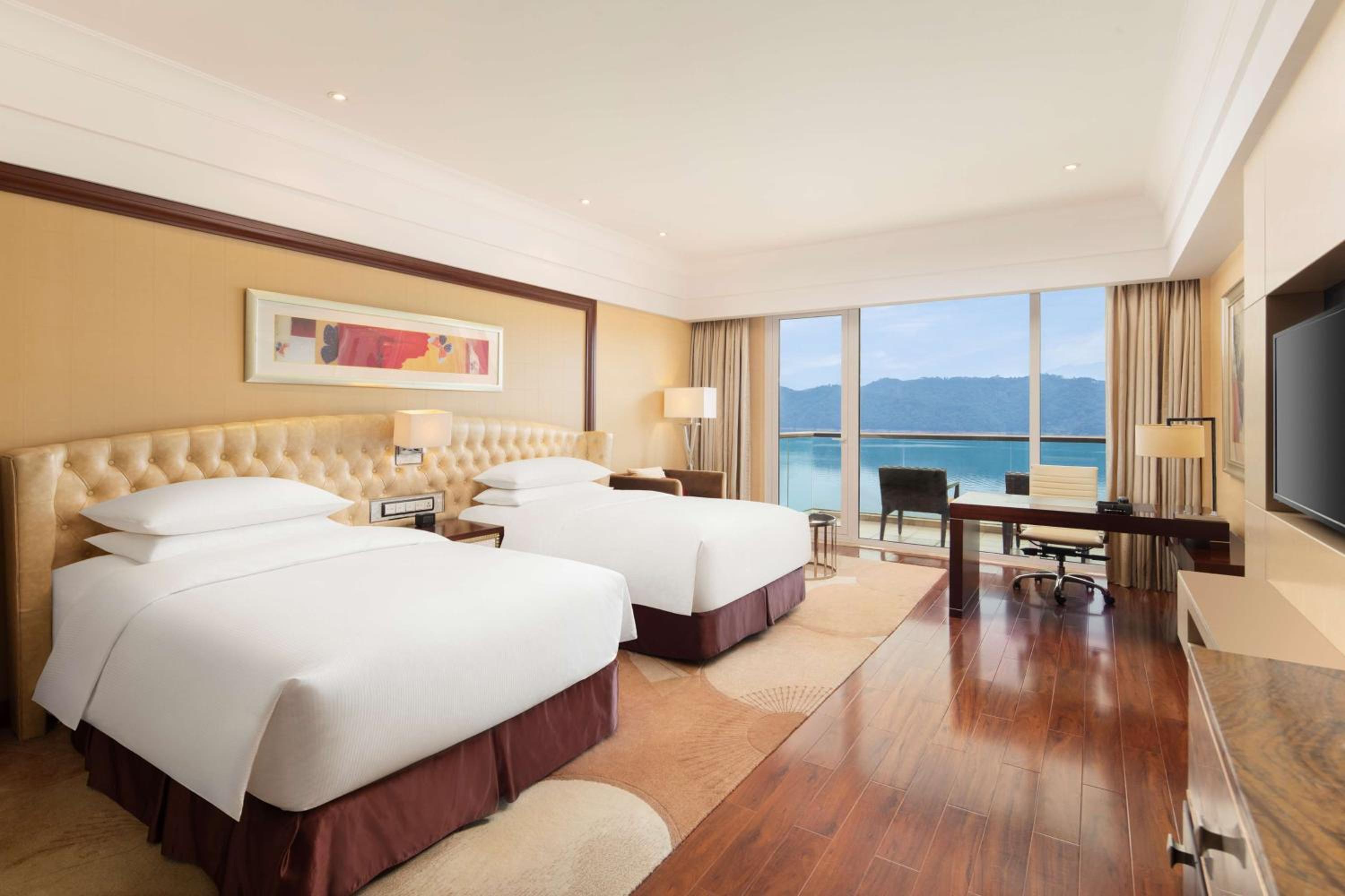 Grand Twin Room With Lake View
