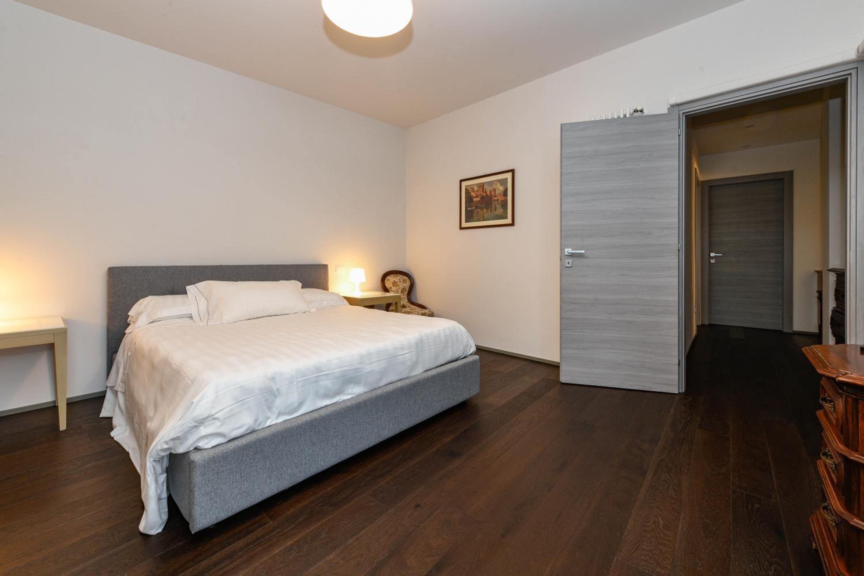 Apartment with Lake View