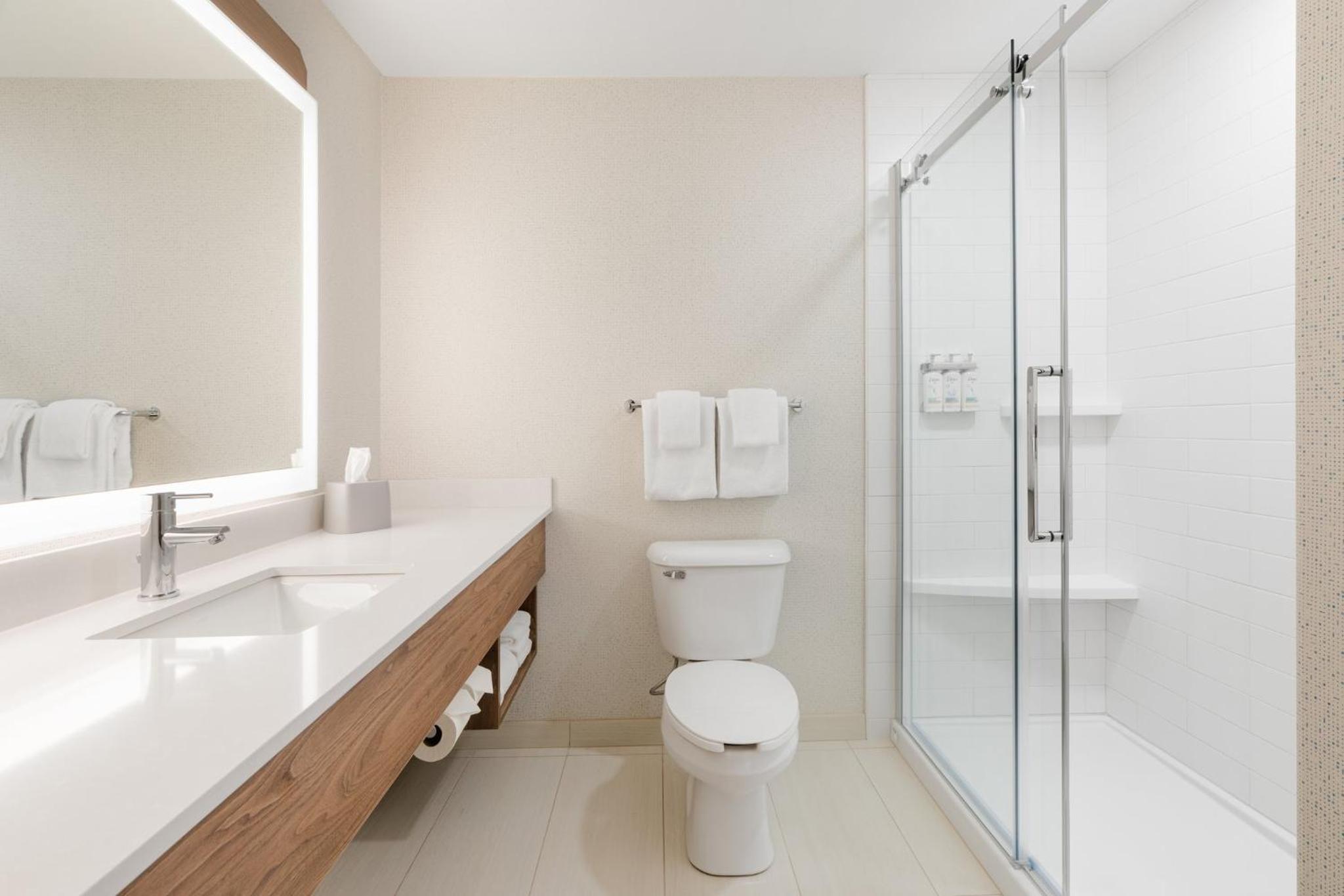 Deluxe King Room - Non-Smoking