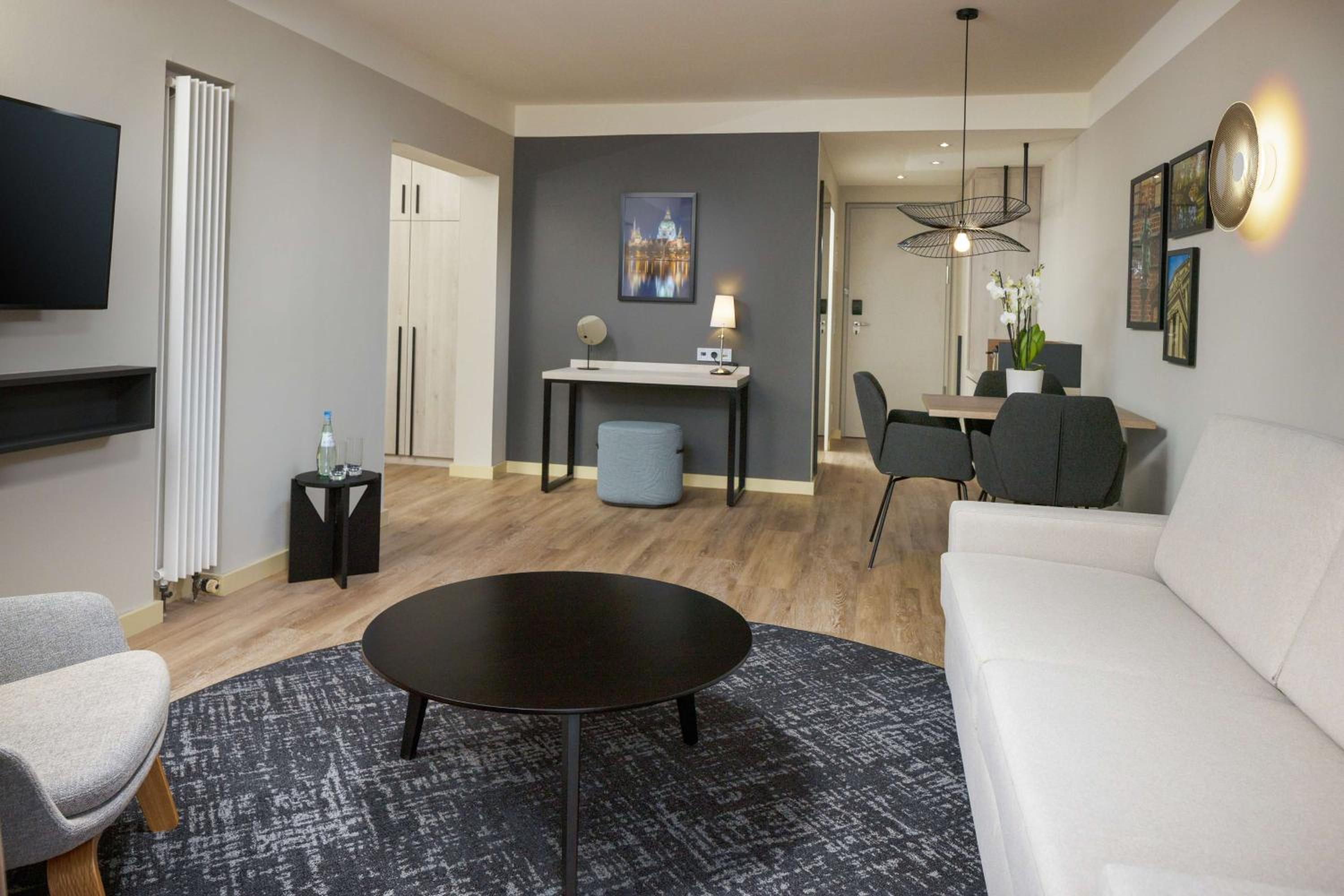 One-Bedroom King Suite