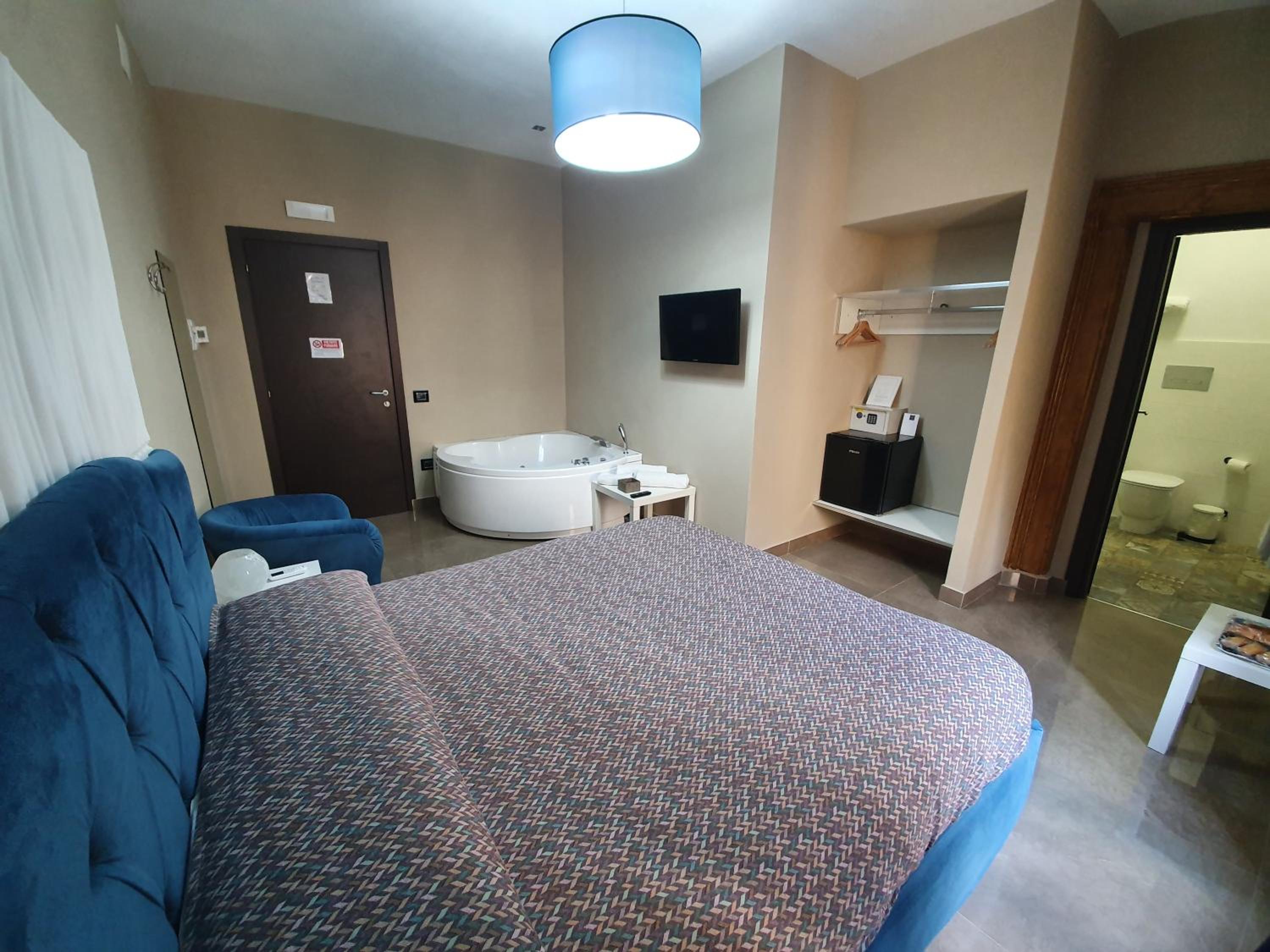 Queen Room with Spa Bath