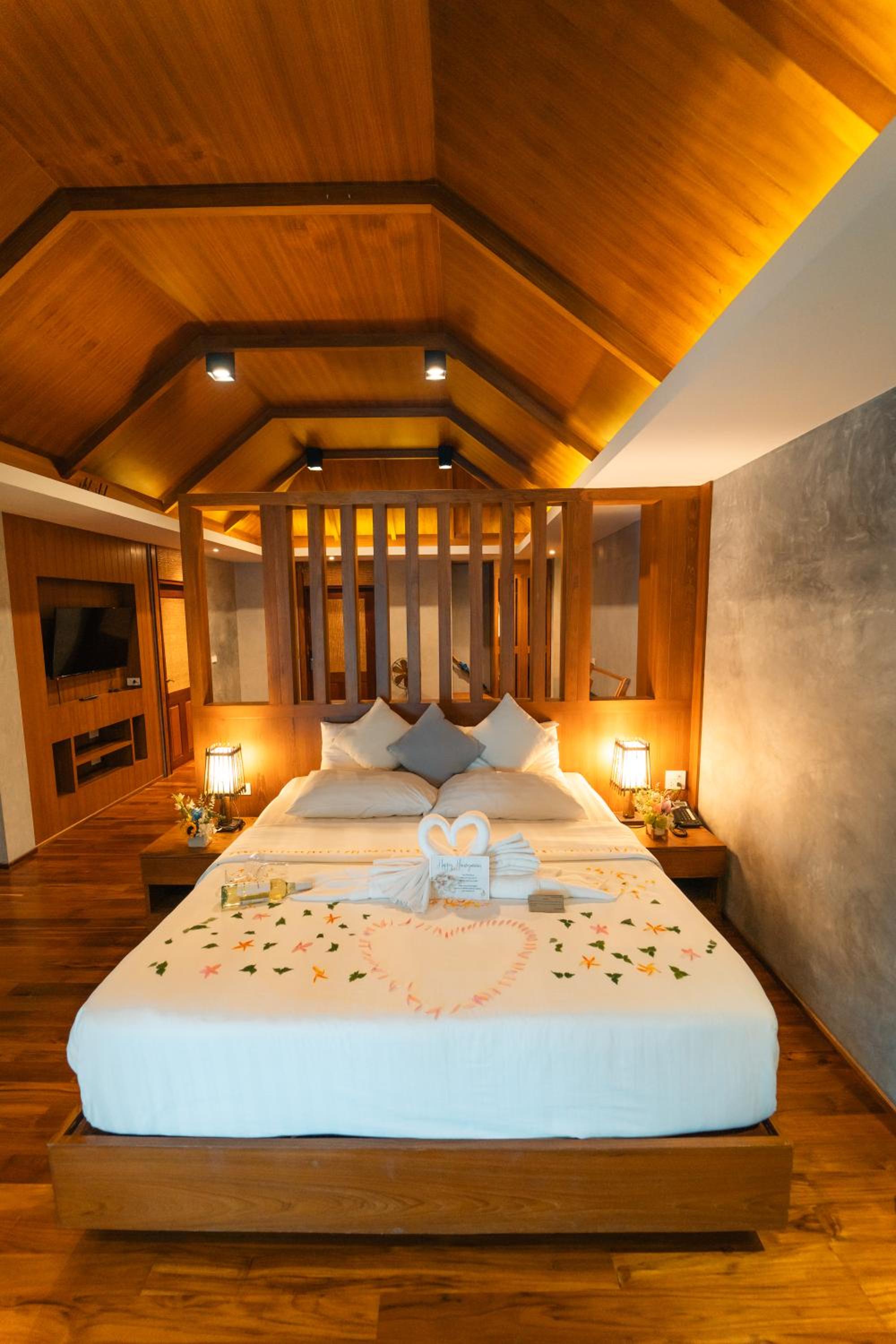 Deluxe Double Room with Balcony and Sea View