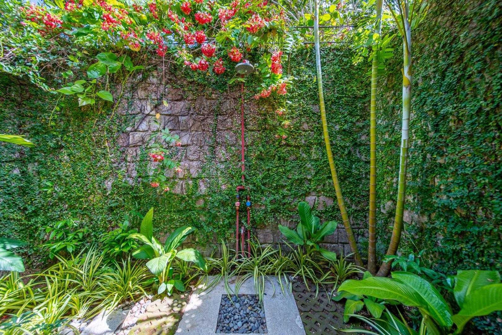 Hill Bungalow with bathtub