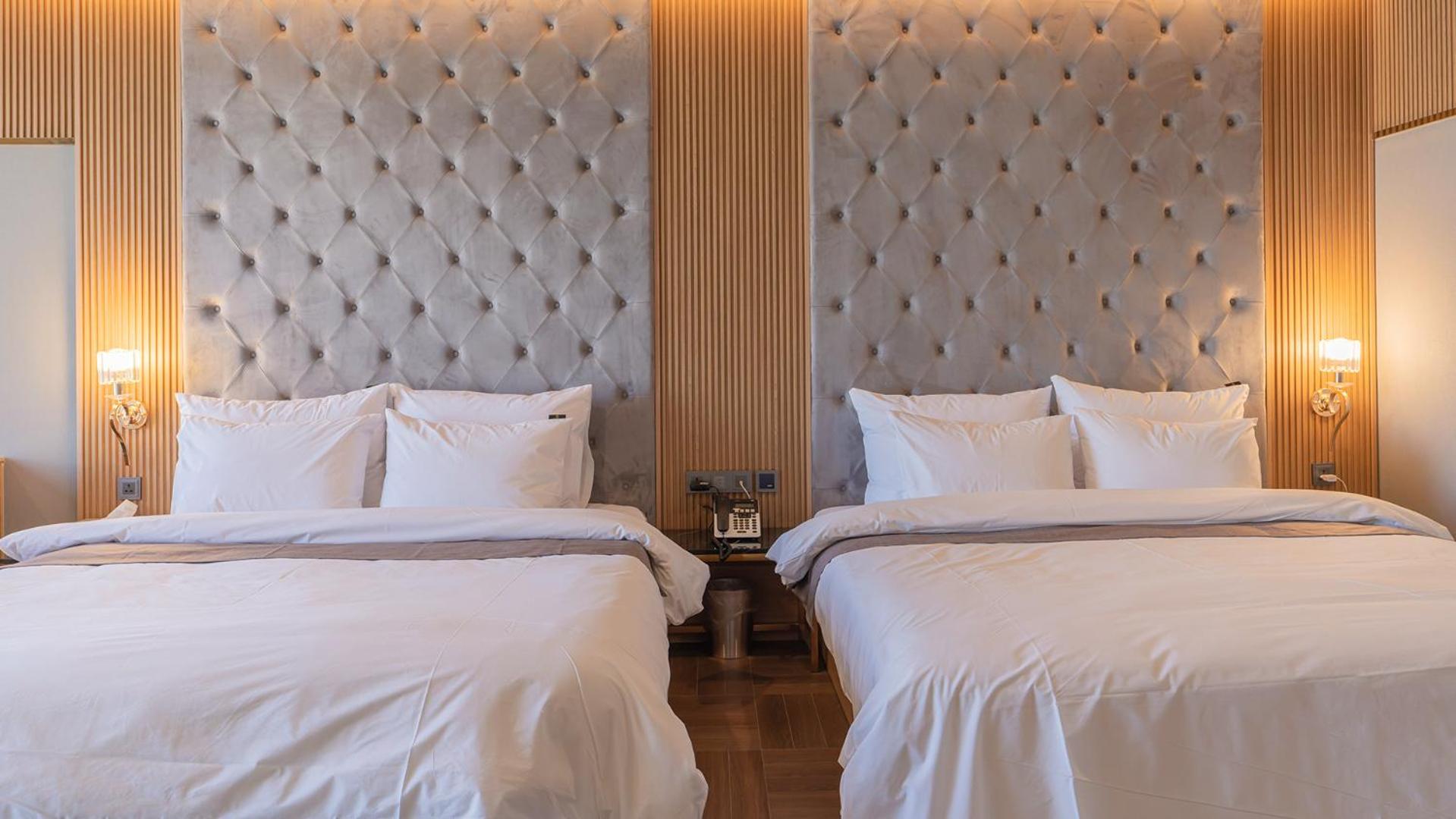 Premium Twin Room with Bridge View