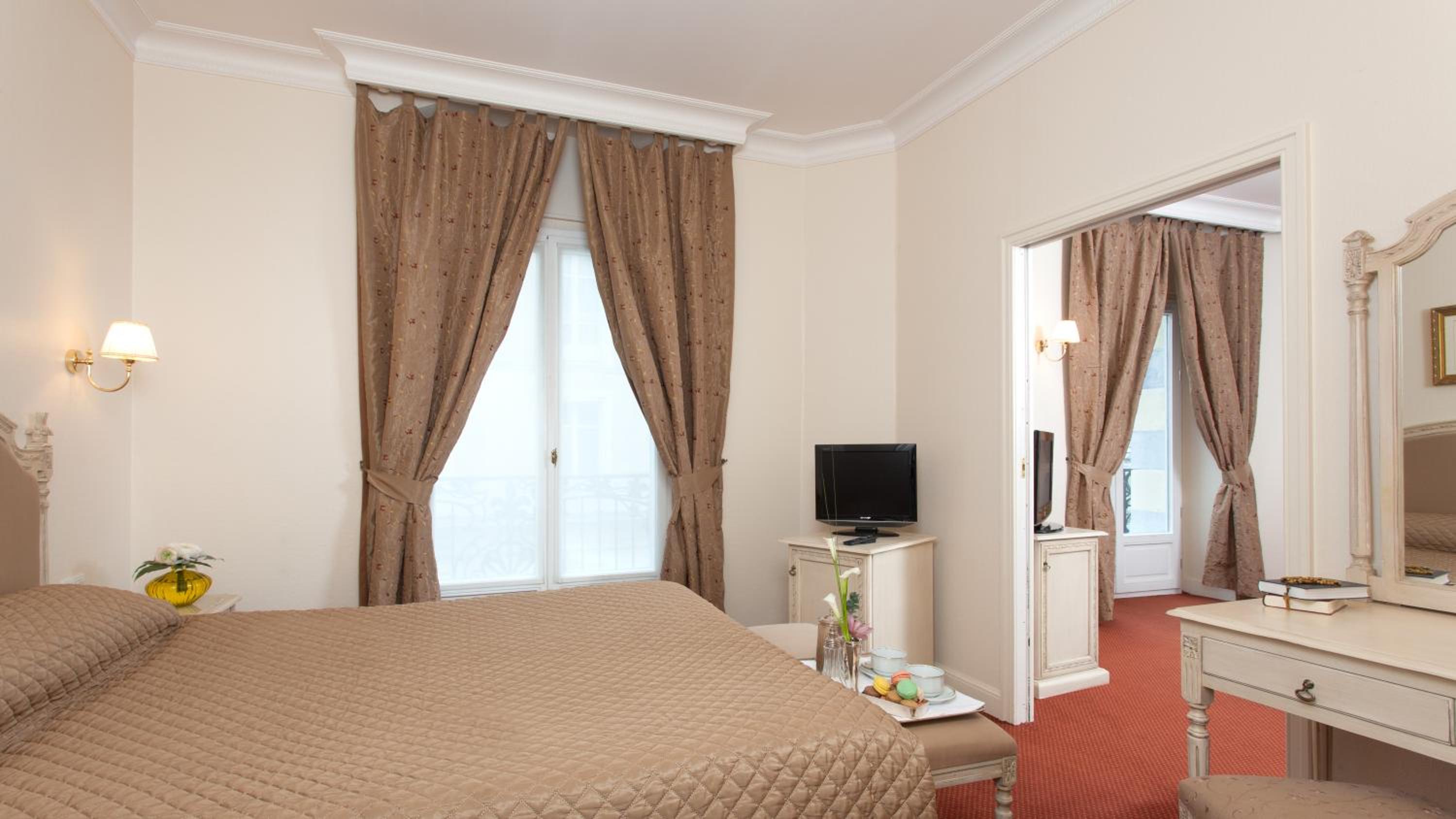 Master Suite (2 Adults)