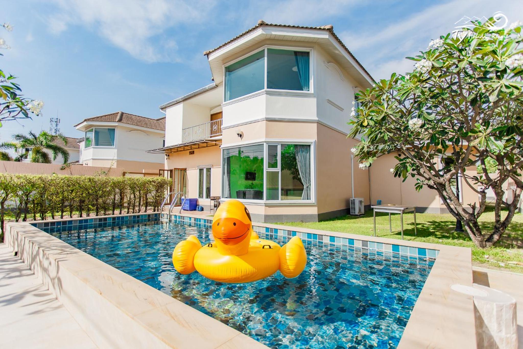 Seven-Bedroom Villa with Private Pool  235