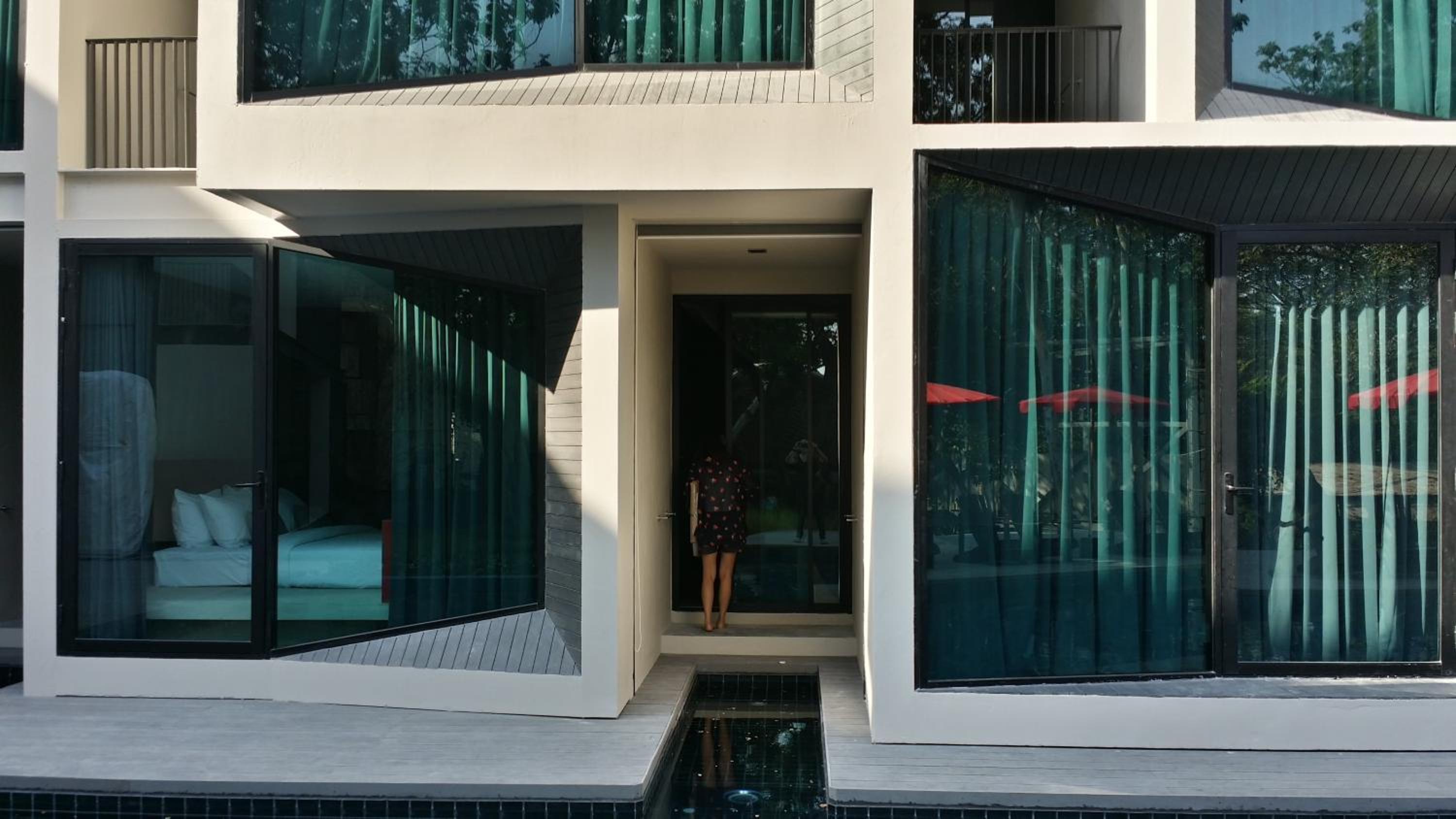 King Room with Pool Access