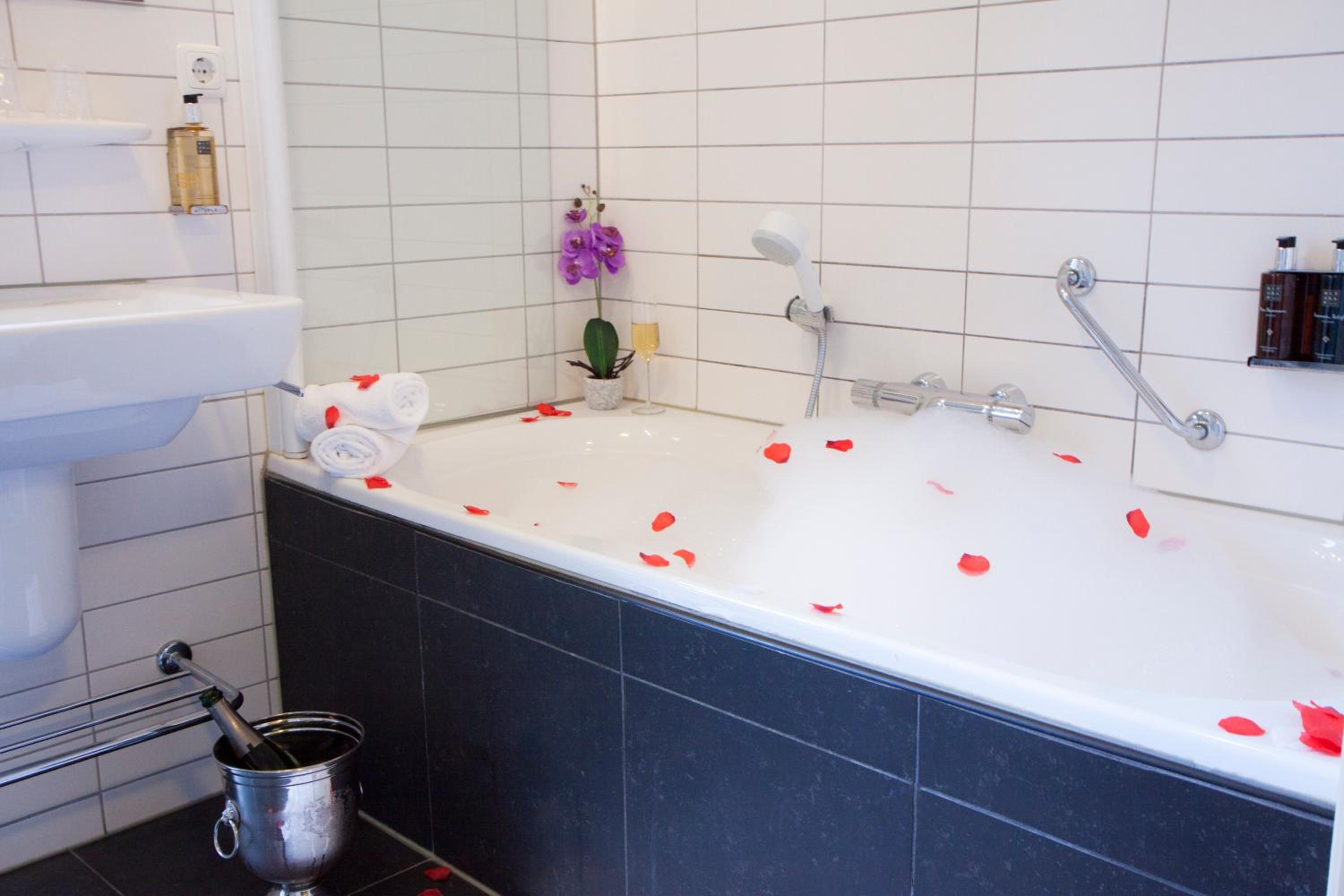 Honeymoon Suite