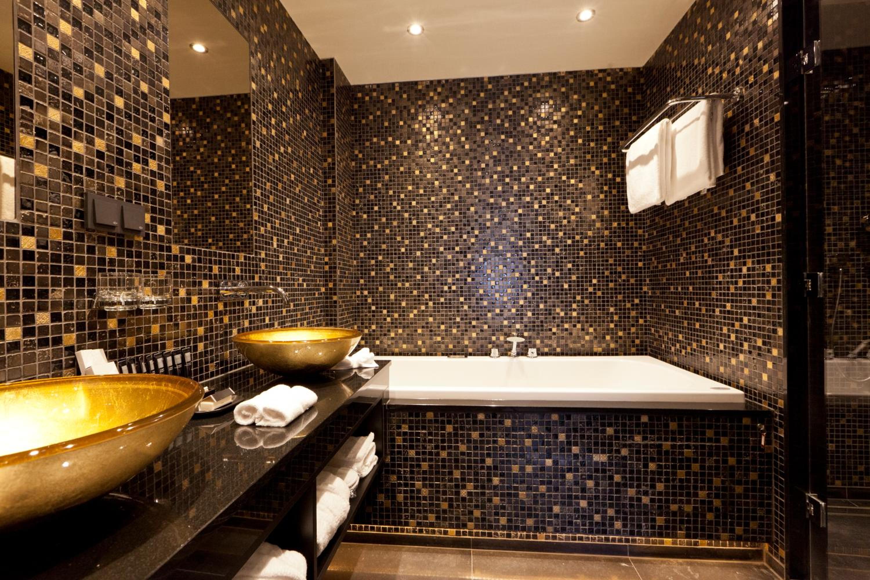 Small Deluxe Suite
