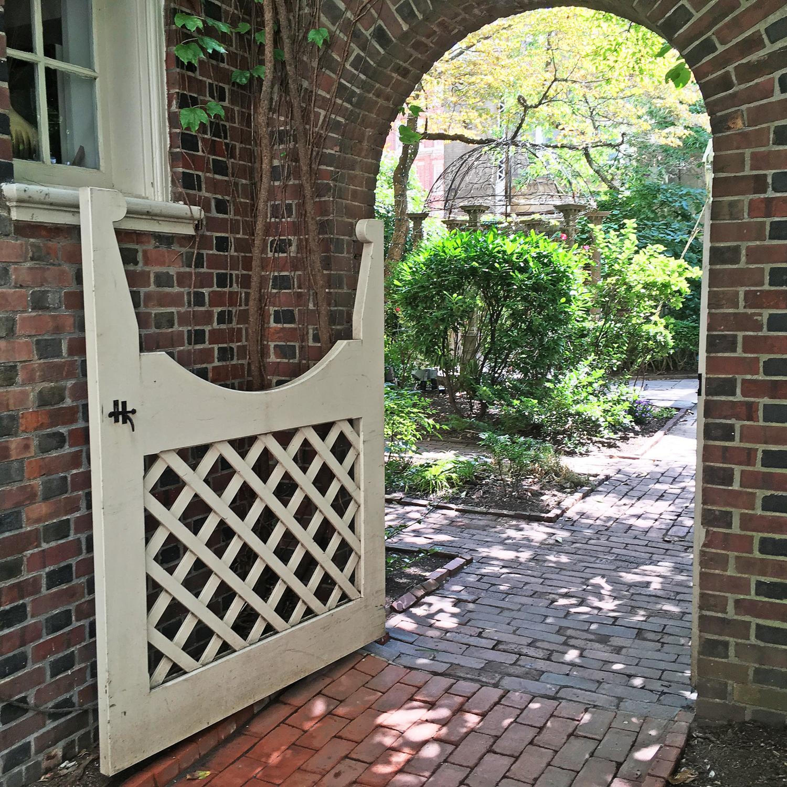 Apartment with Garden View