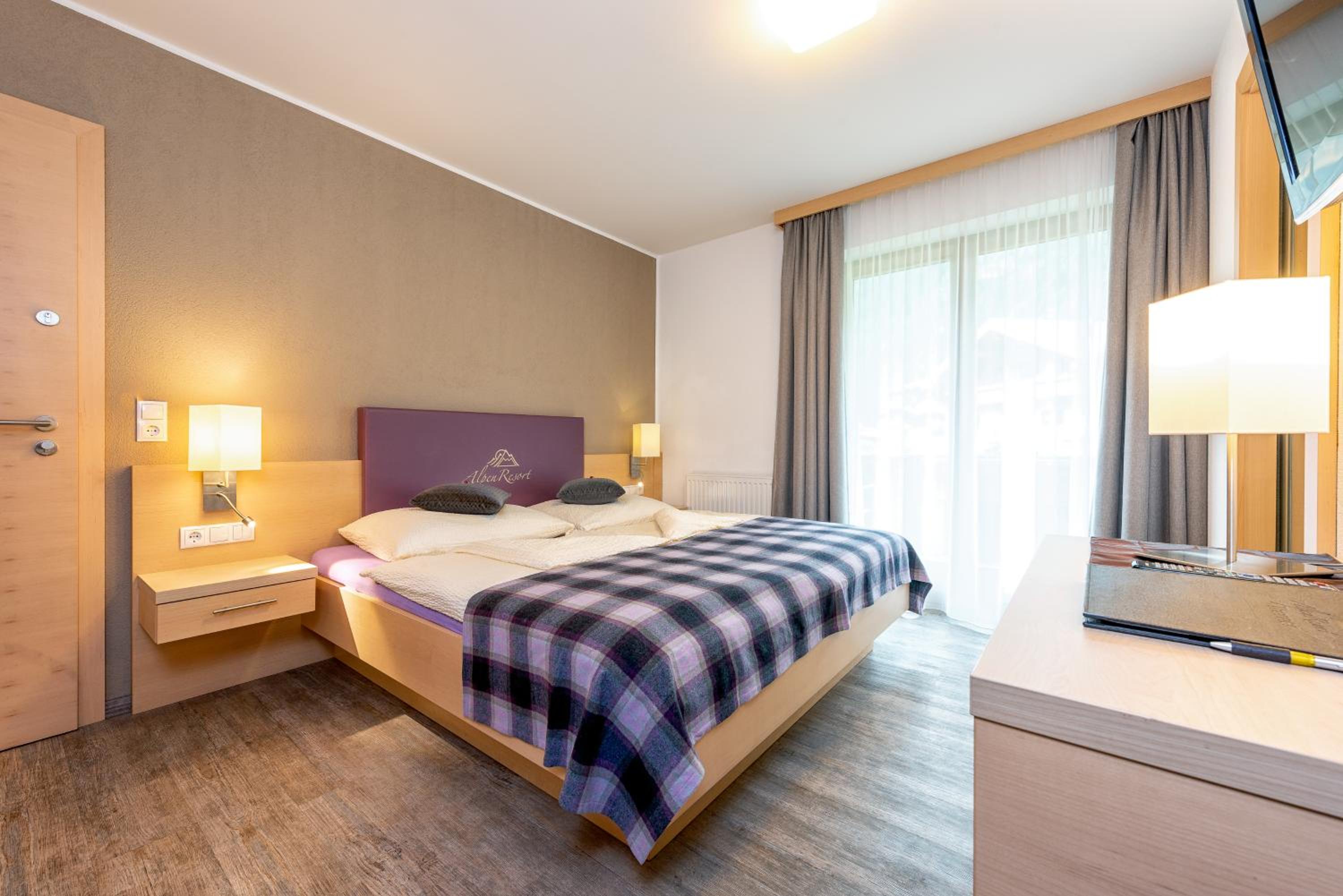 Two-Bedroom Apartment (4-6 Adults)