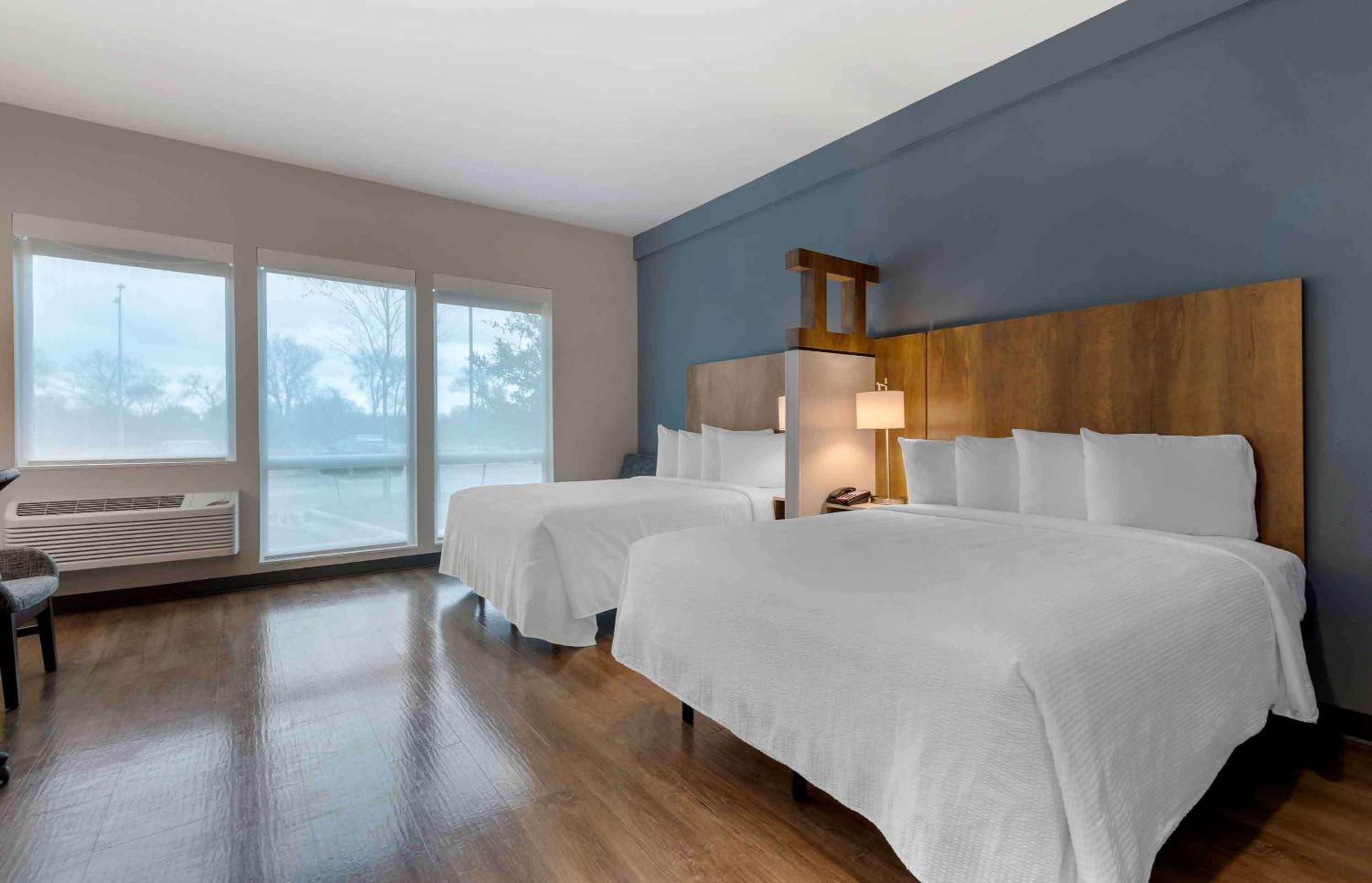 Ideal Studio with Two Queen Beds - Non-Smoking