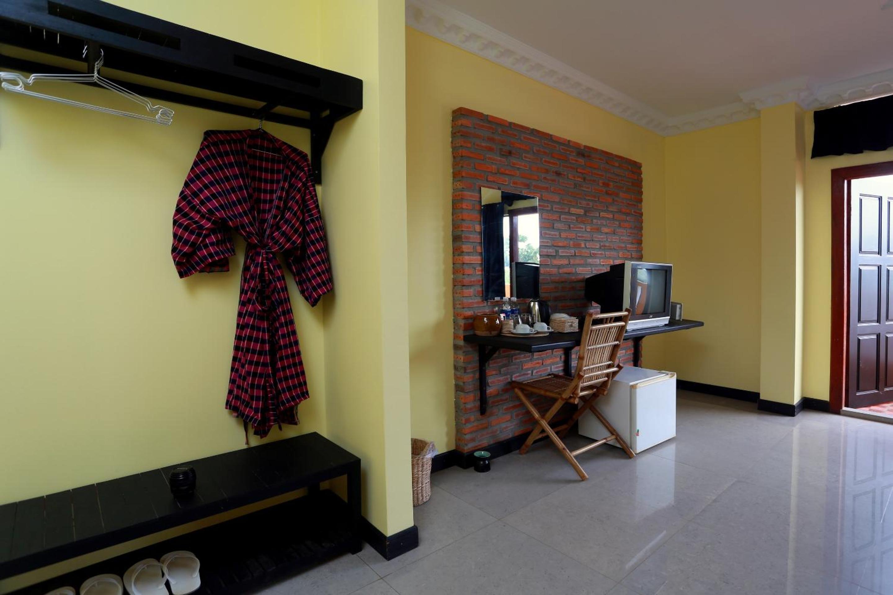 Deluxe Double Room with Balcony and Pool View @ Free Pickup