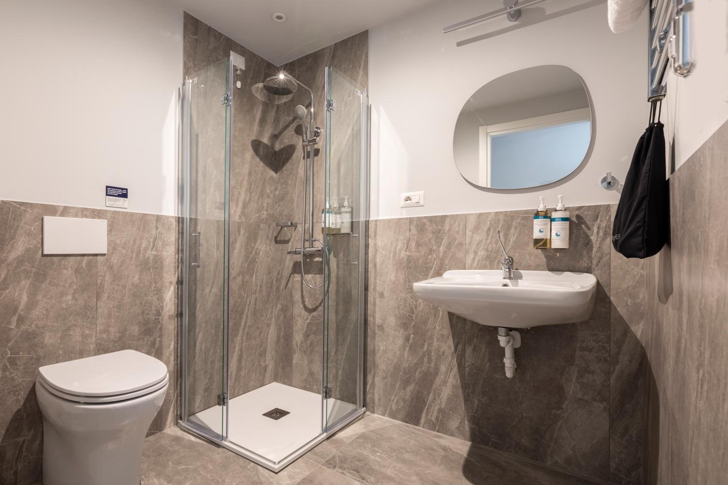 Medium Room - Accessible