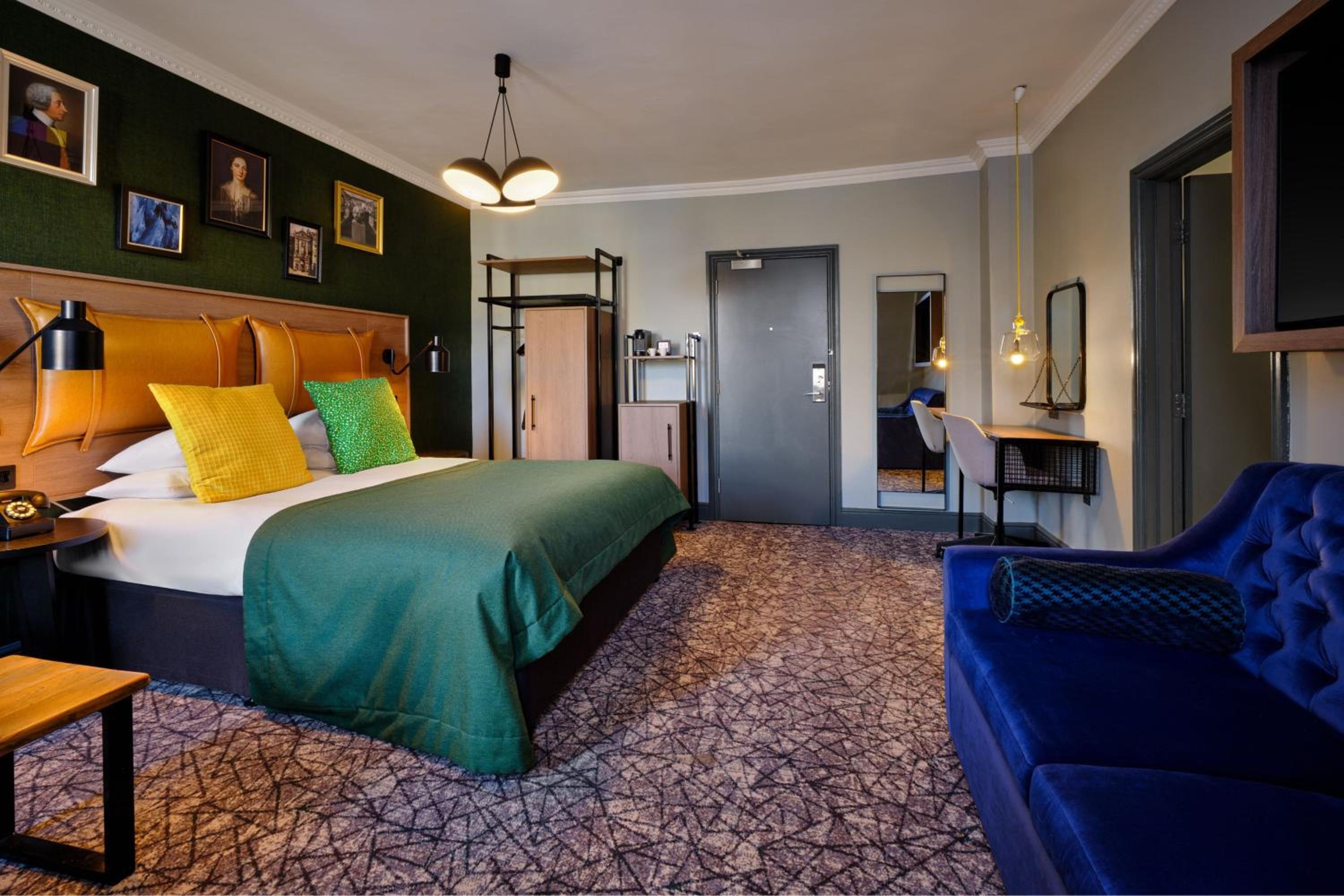 Gallery Family, Guest room, 1 King, Sofa bed