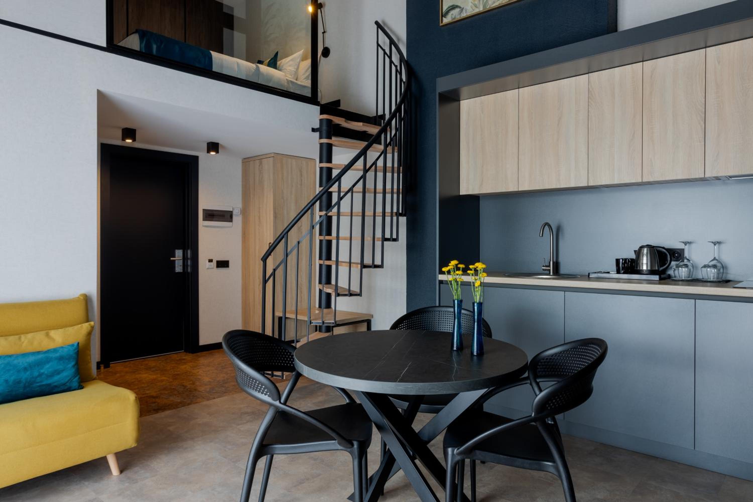 Two-Bedroom Deluxe Apartment with Garden View