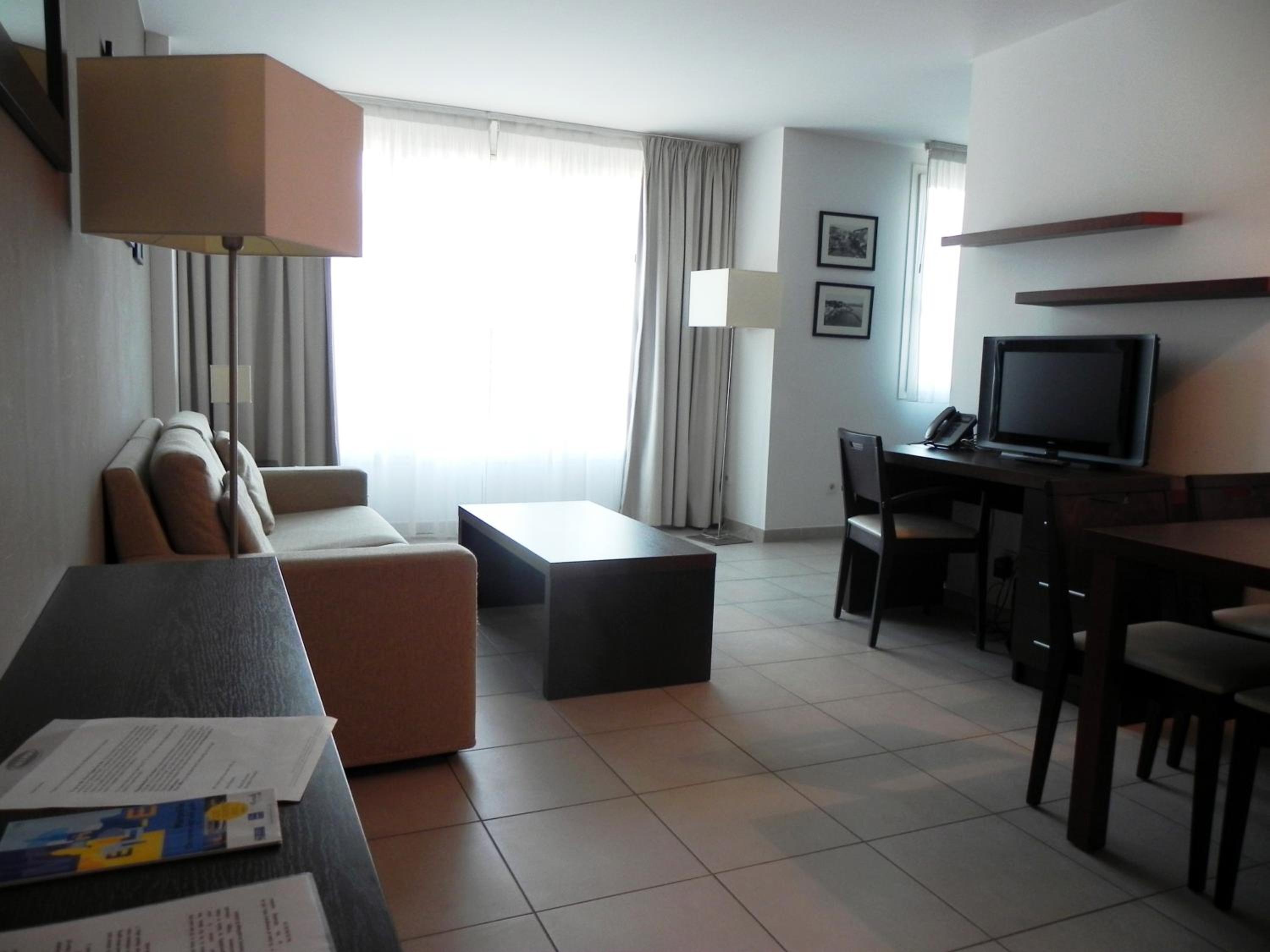 Superior One-Bedroom Apartment (3 Adults)
