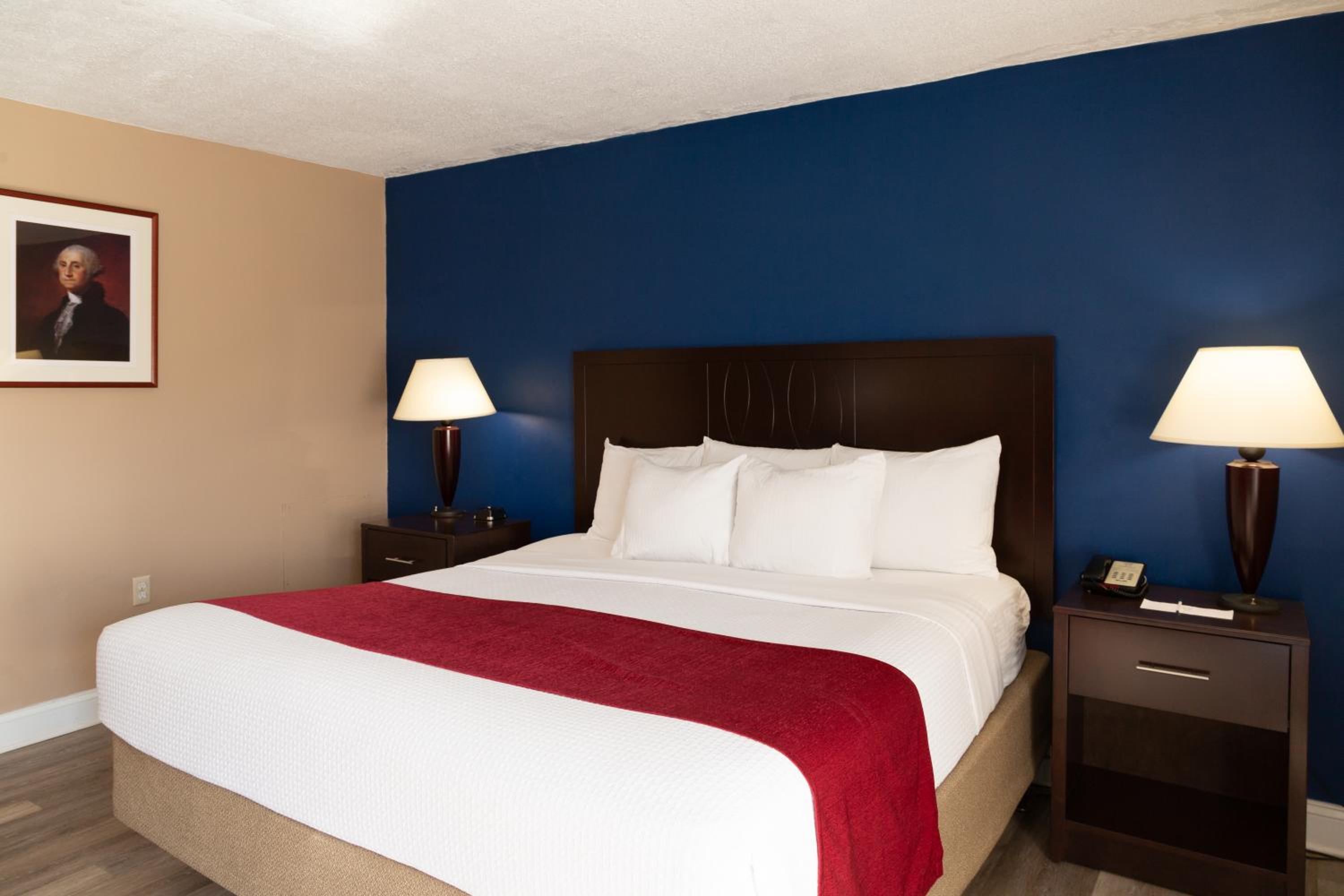 King Suite - Non-Smoking