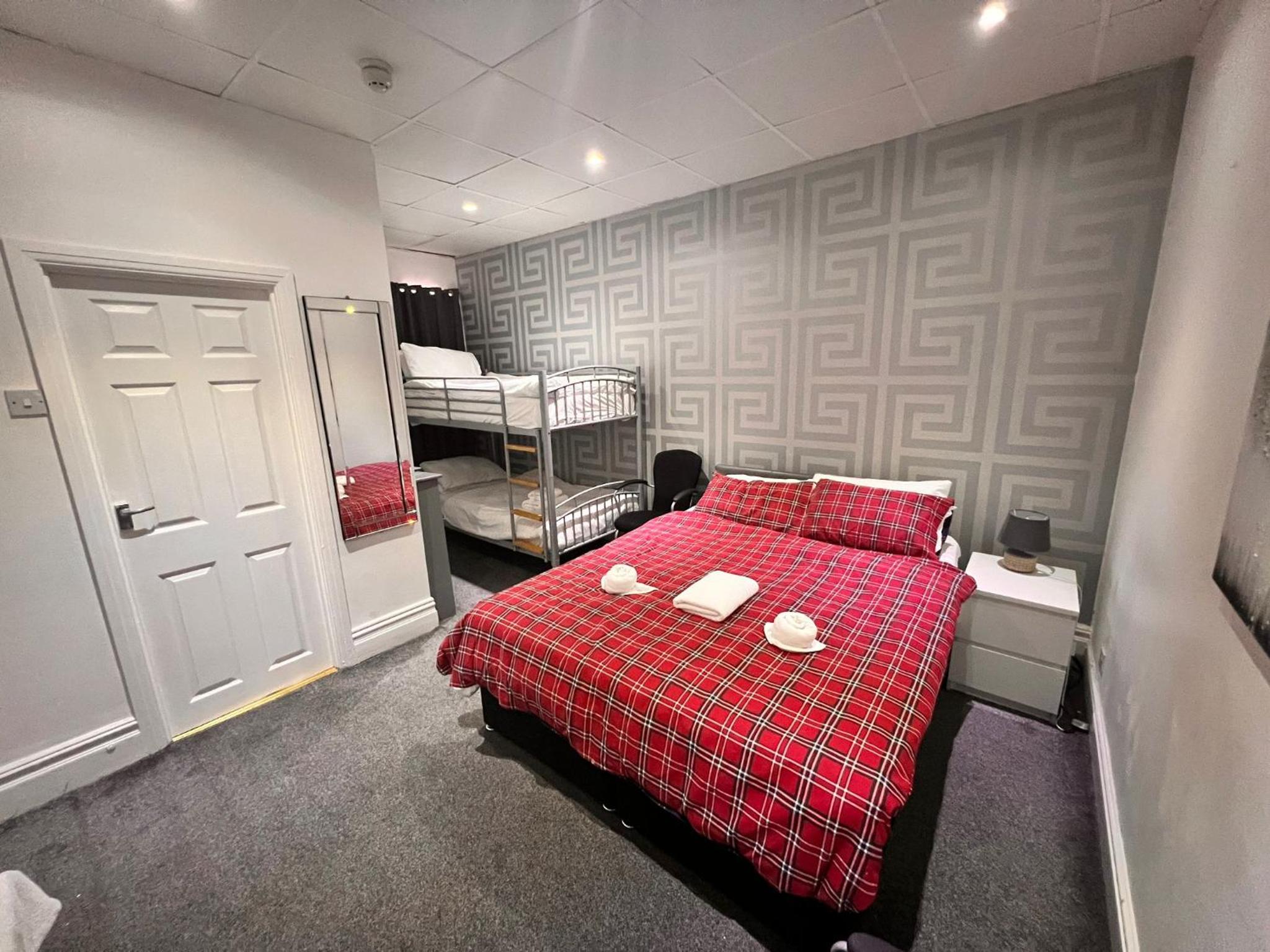 Family Room (2 Adults + 1 Child)