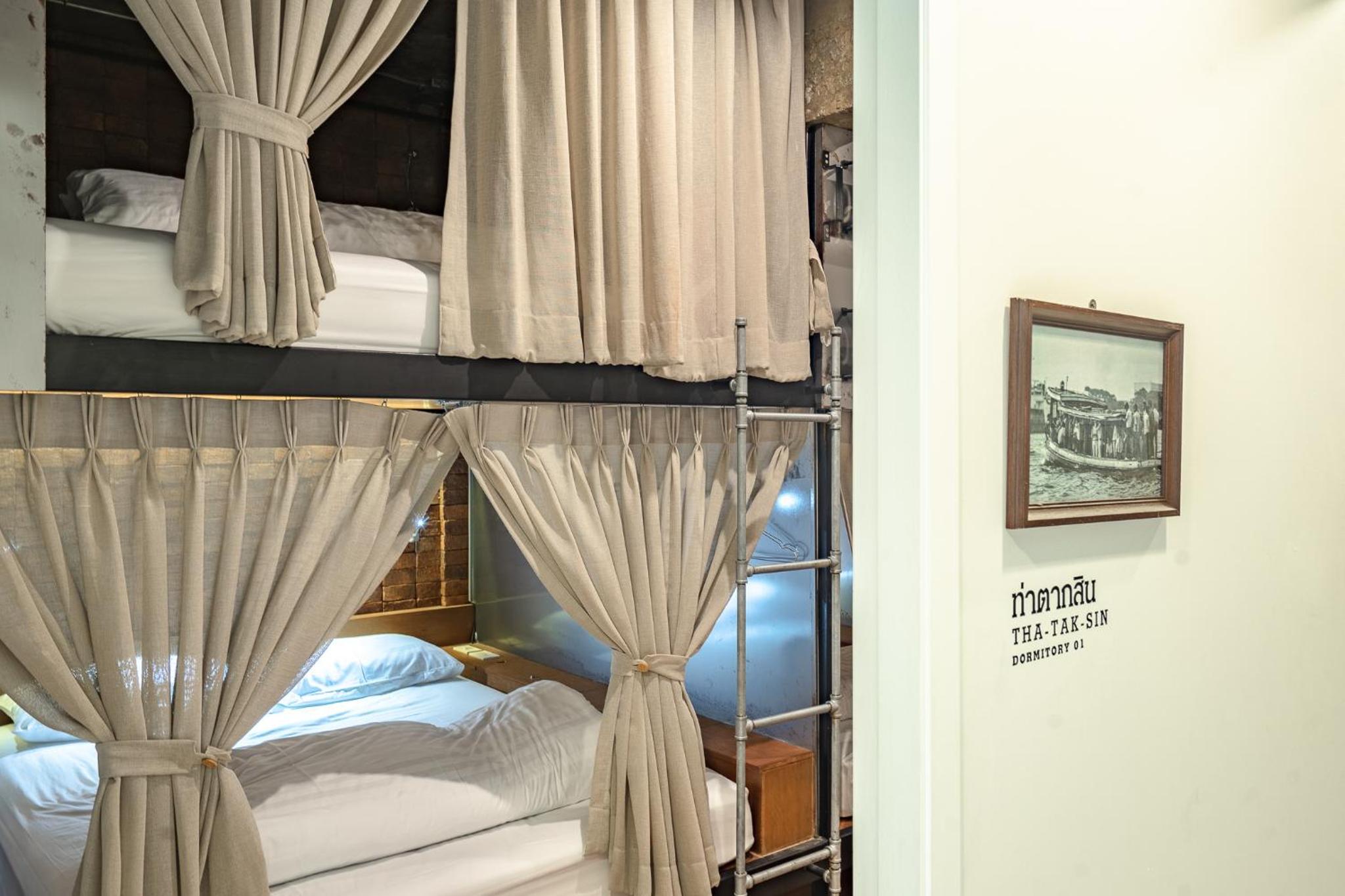 Double Bed in Mixed Dormitory Room 