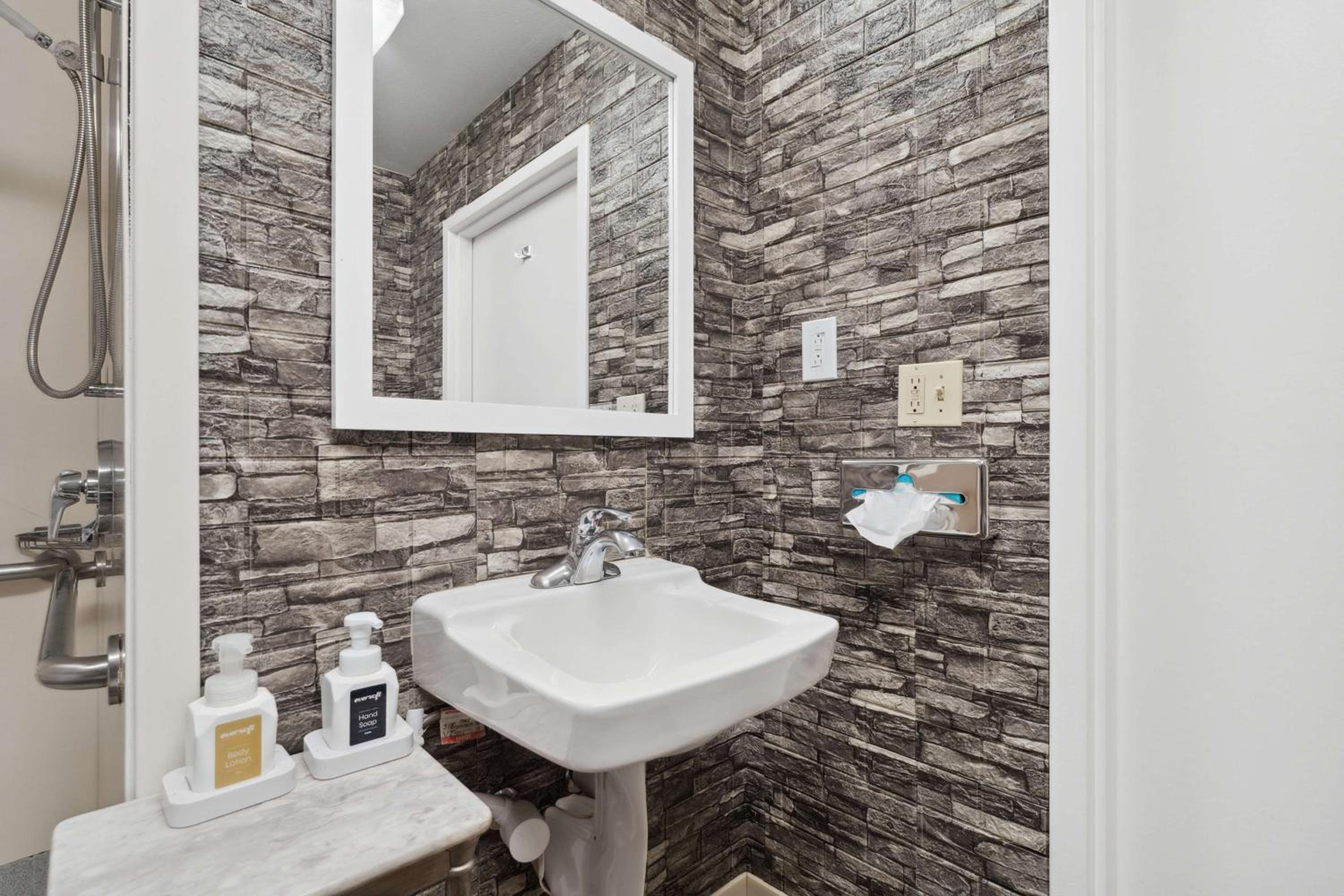 King Room with Roll-In Shower - Disability Access