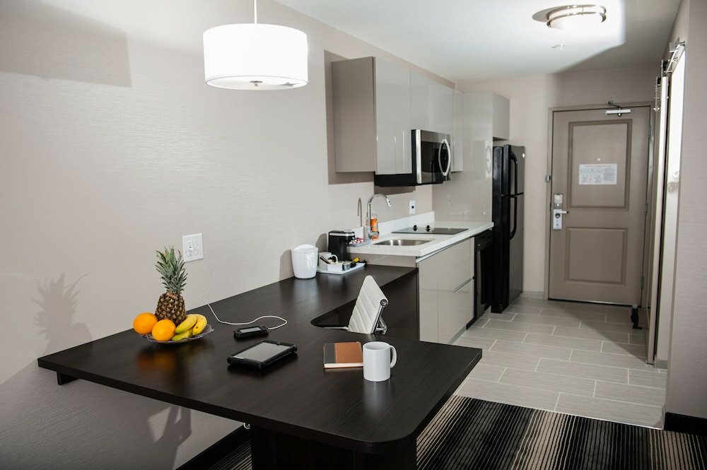 Suite, 2 Queen Beds, Kitchen