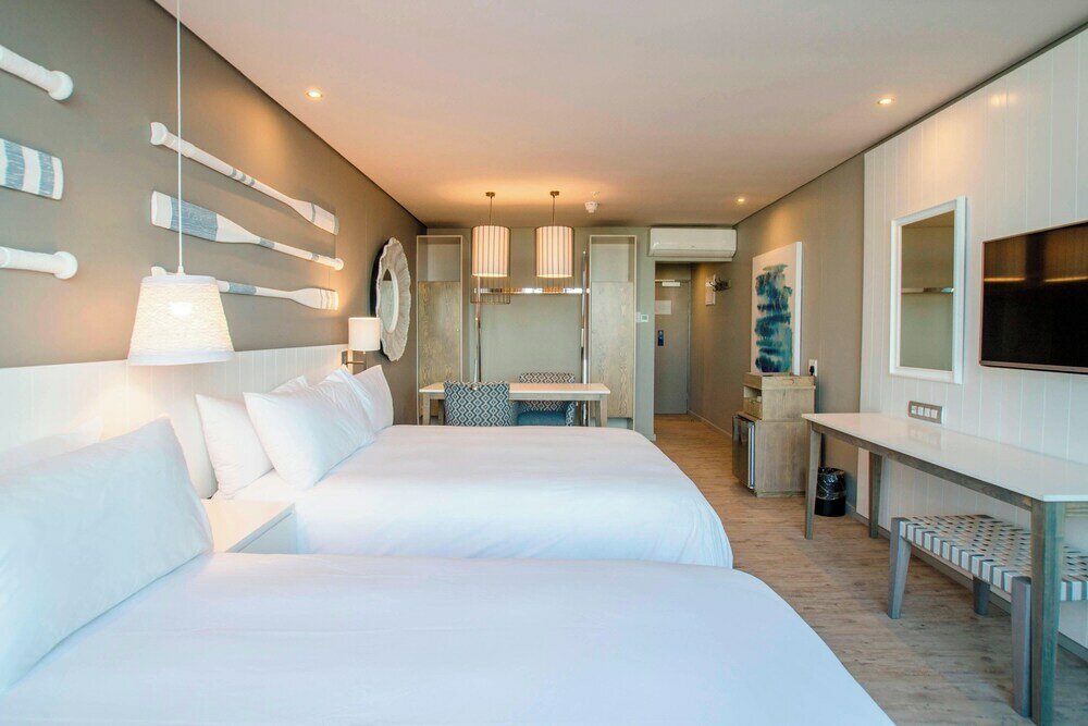 Room, 2 Queen Beds, Partial Ocean View