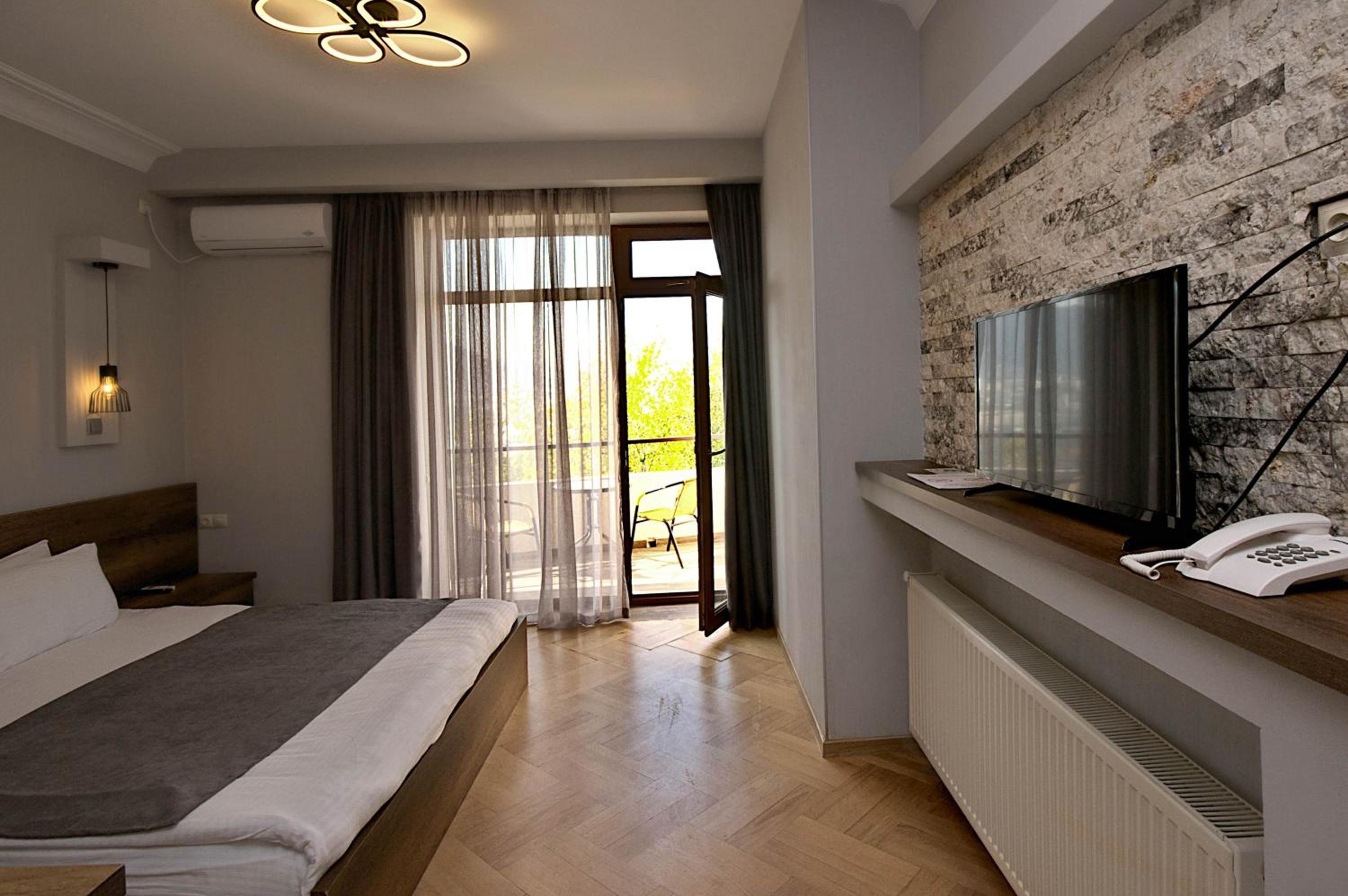 Triple Room with City View