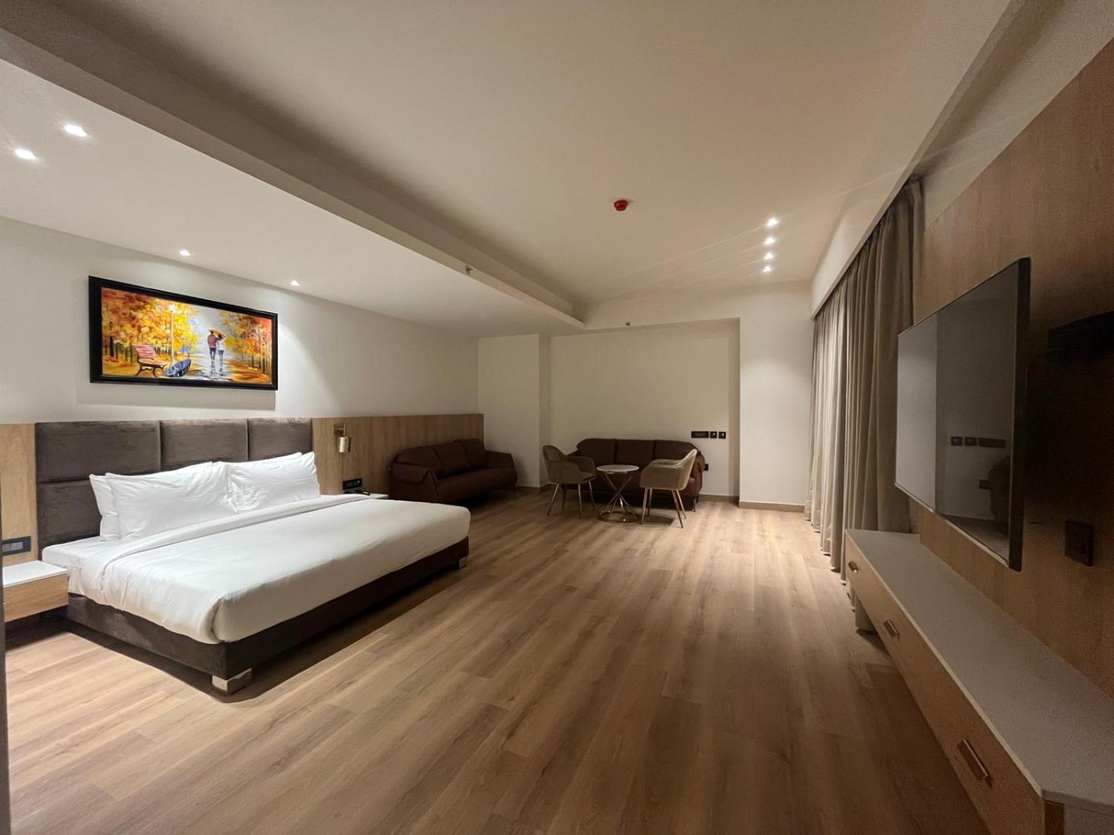 Deluxe King Room
