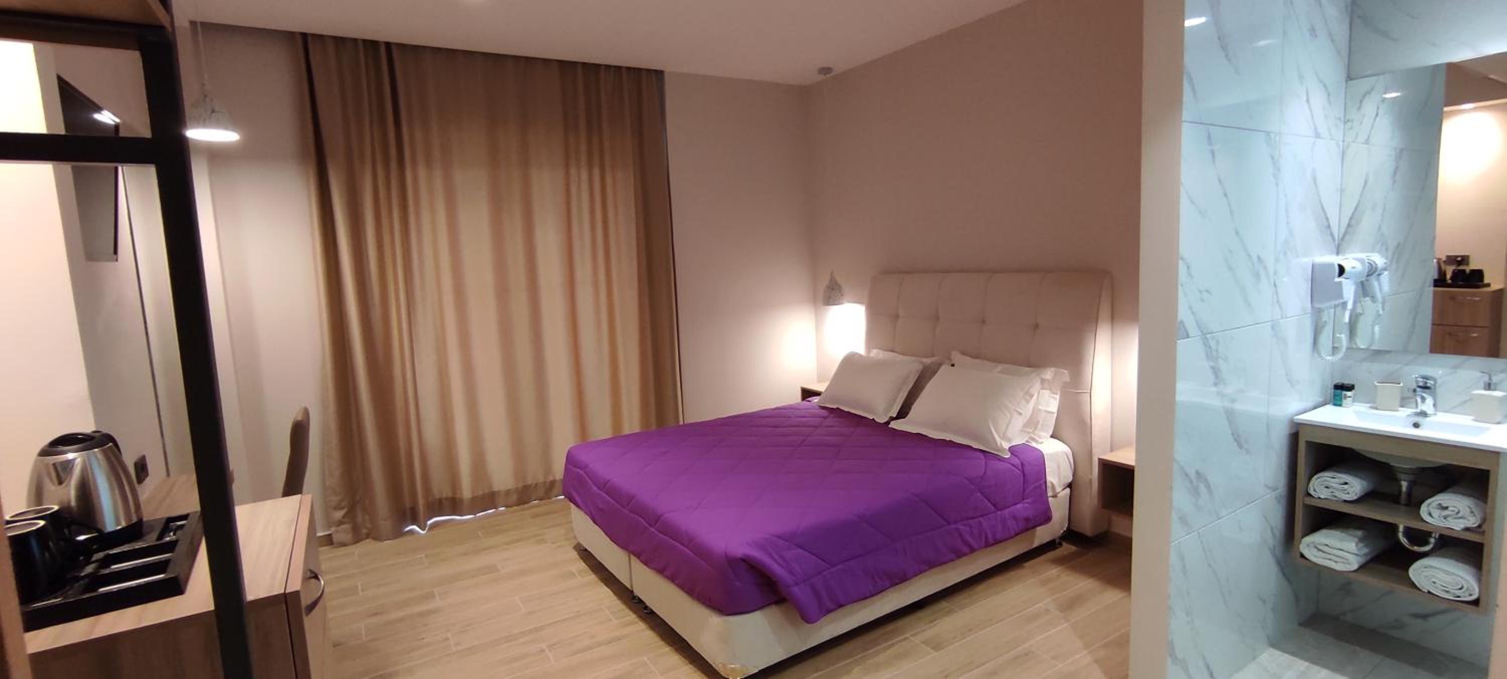 Deluxe Queen Room