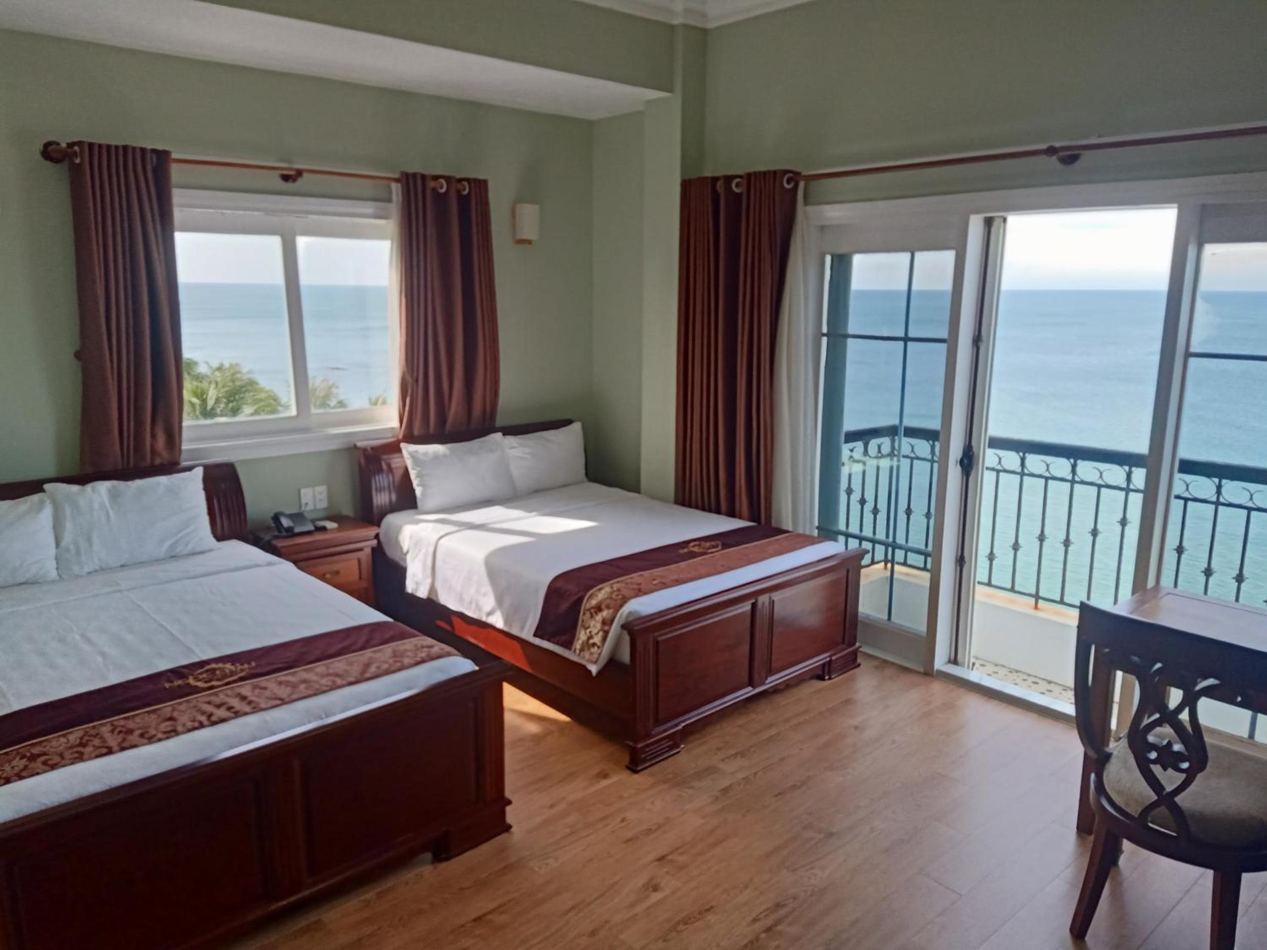 Deluxe Twin Room with Sea View