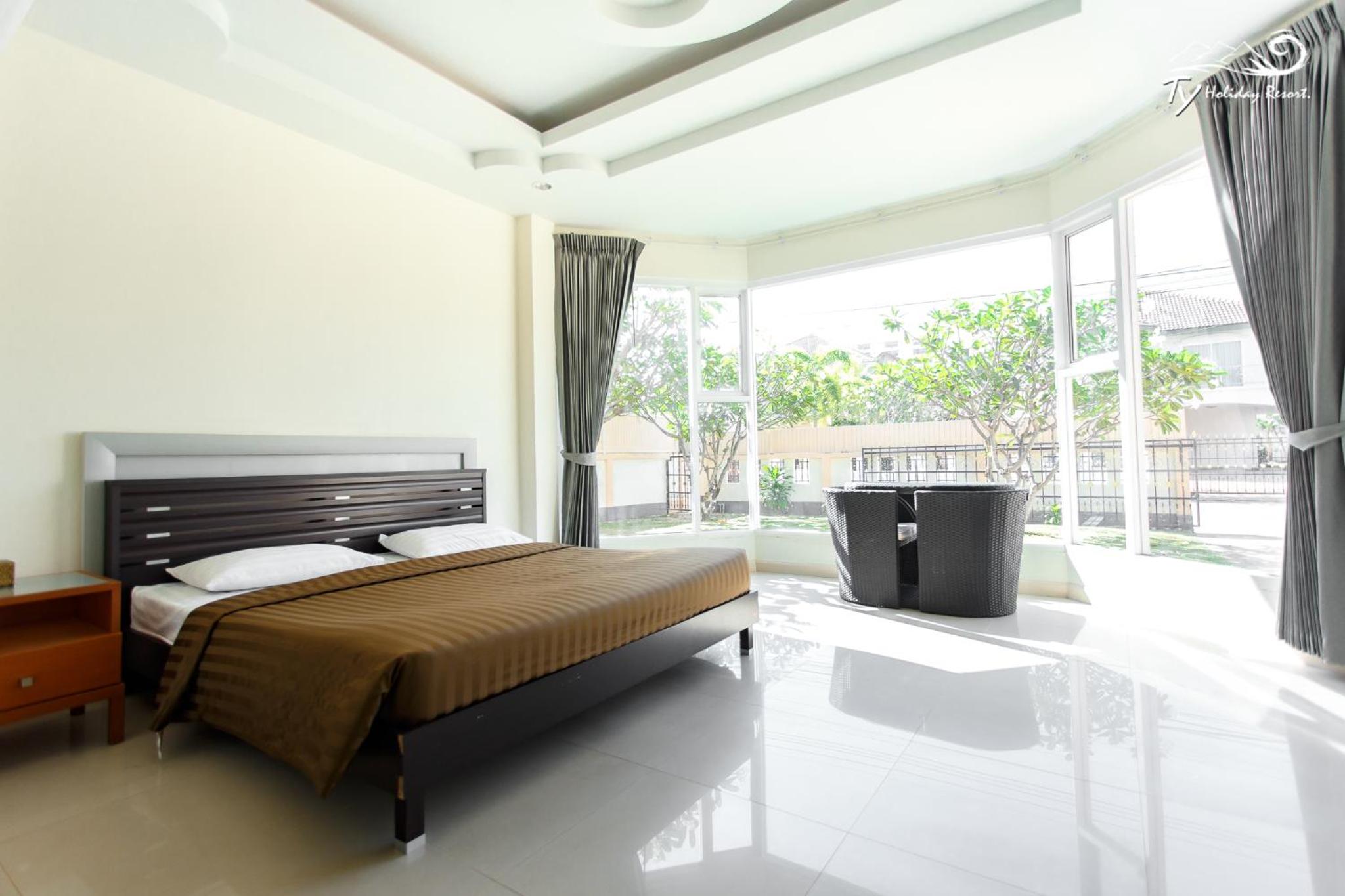 Seven-Bedroom Villa with Private Pool 233	