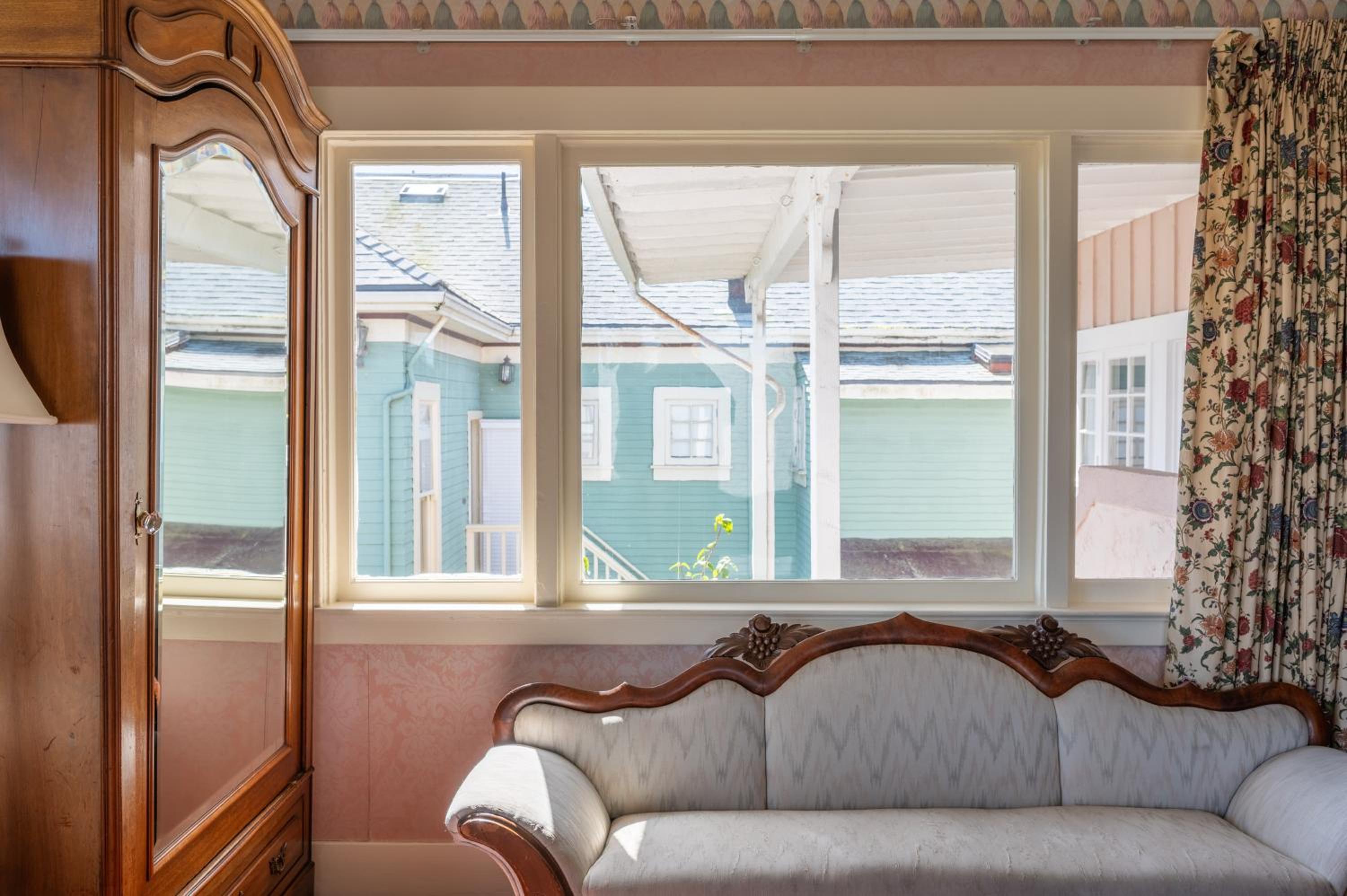 Deluxe King Room with Fireplace