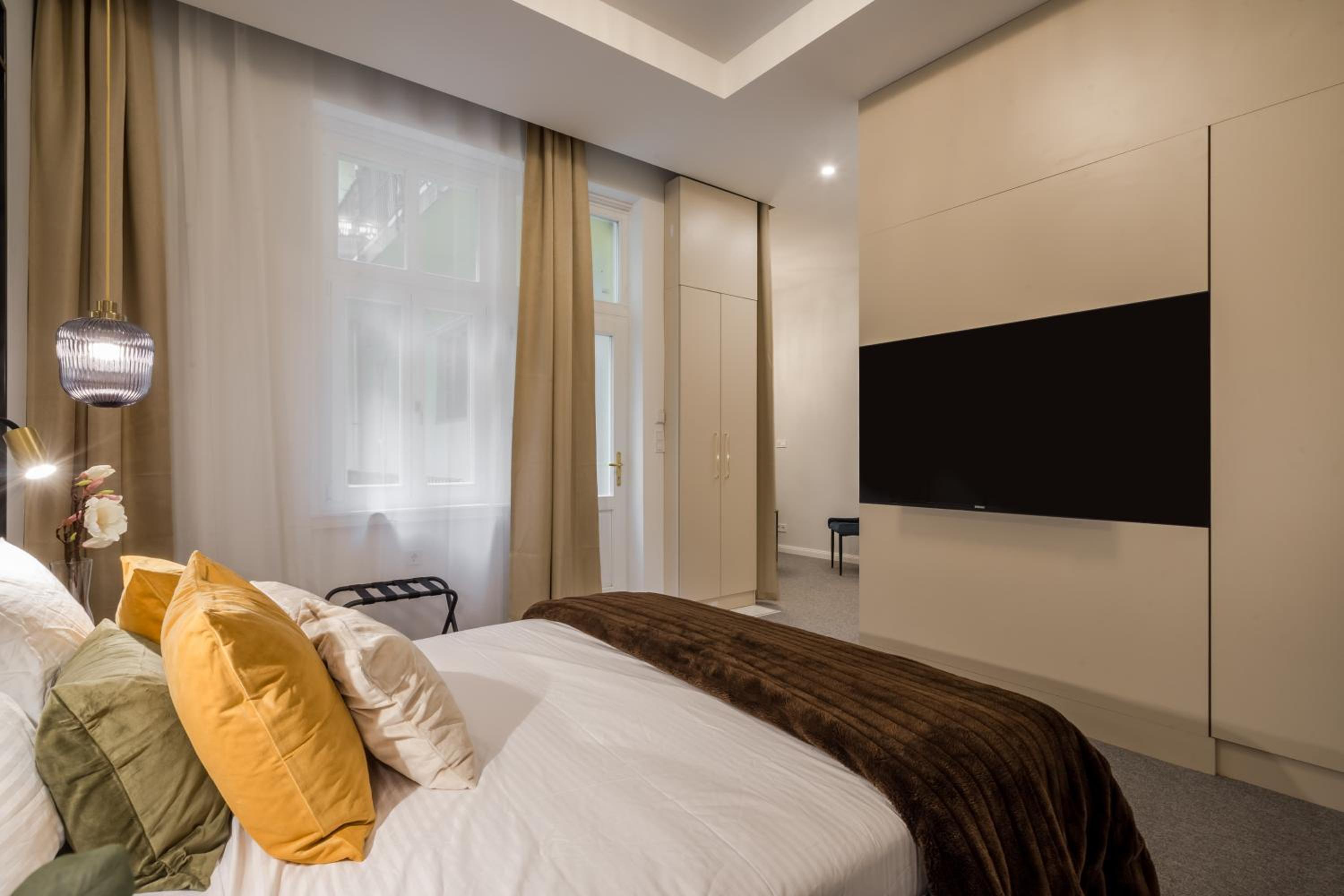 Deluxe Double Room with Extra Bed