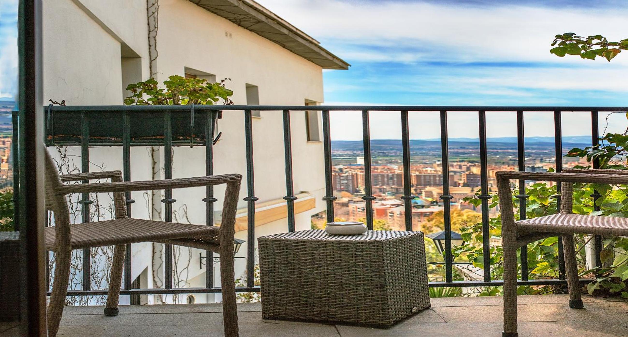 Triple Room with City View