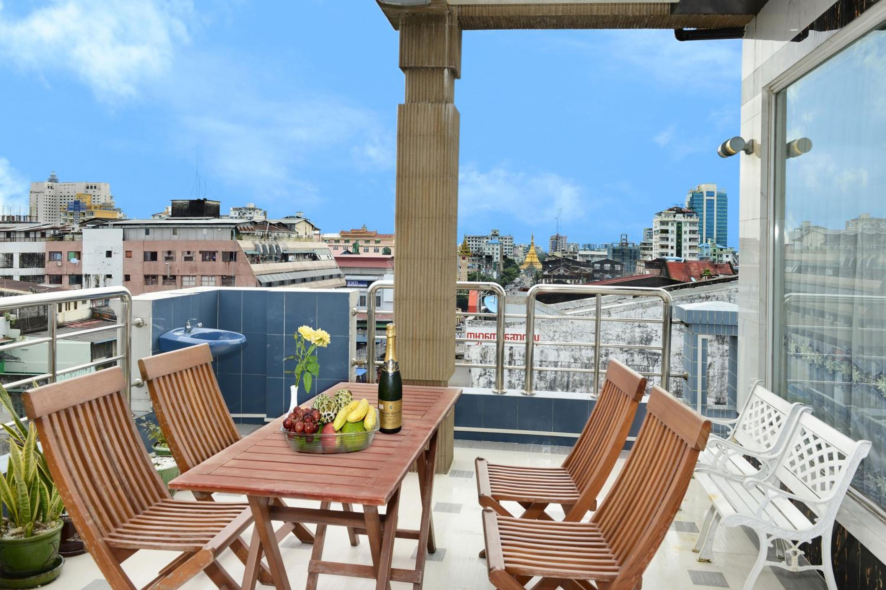 Penthouse Suite with Pagoda View