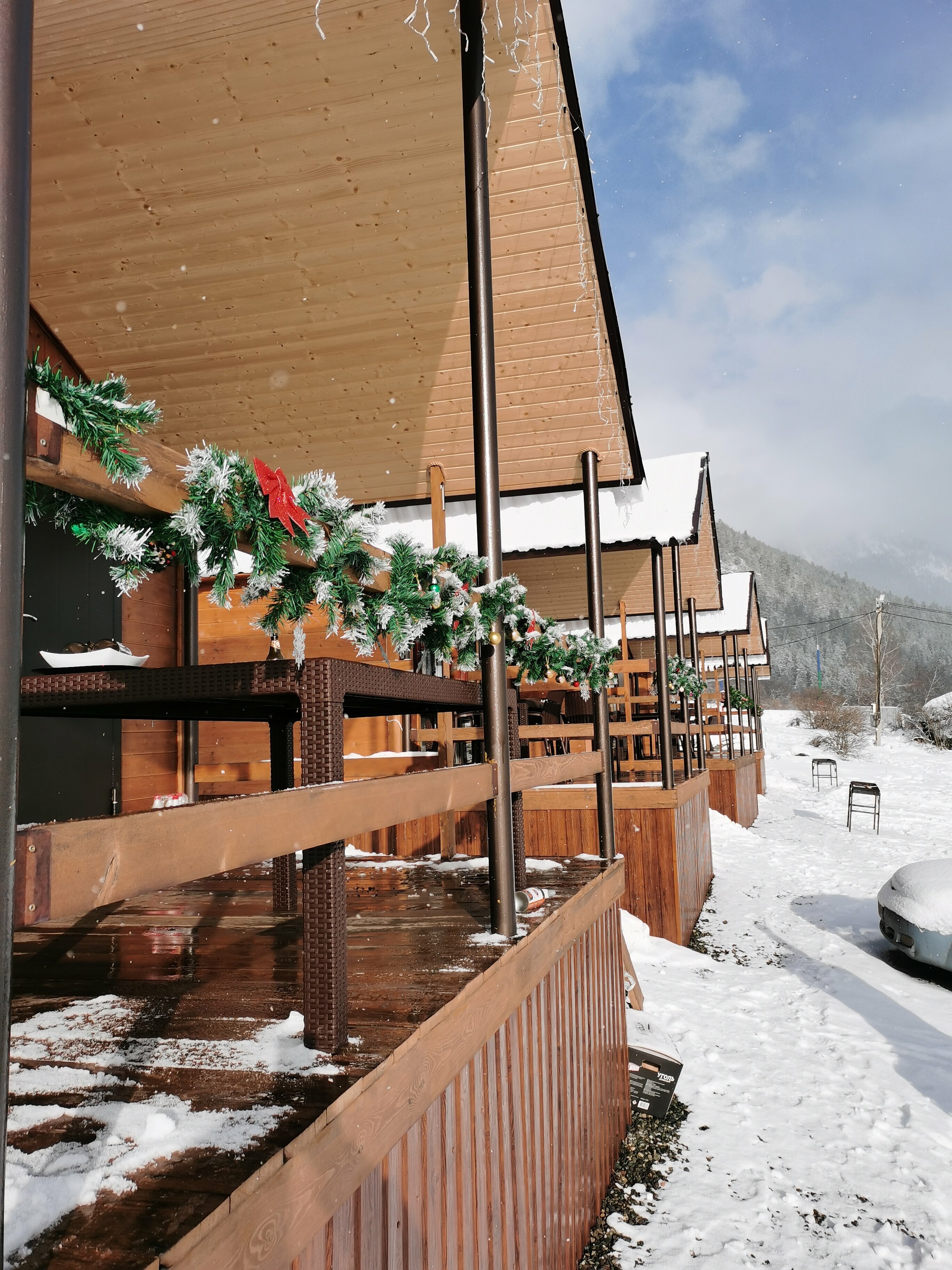 Четырехместный номер с односпальными кроватями и диваном