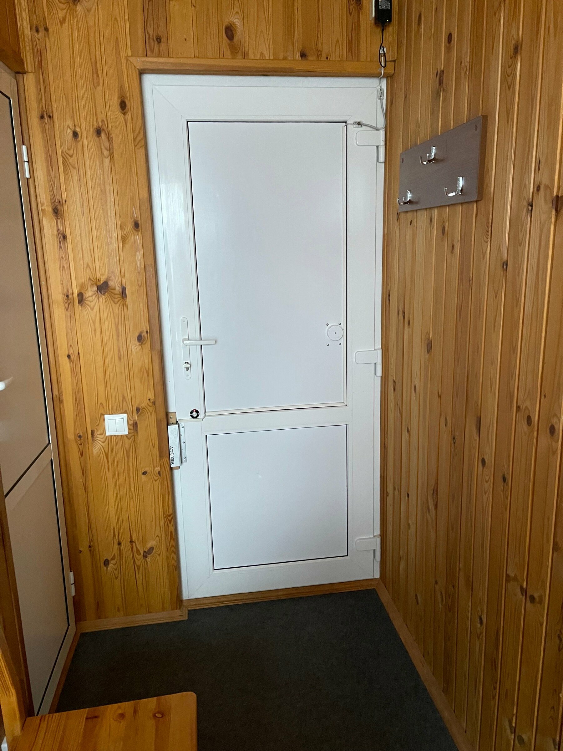 Небольшой двухместный номер с 2 отдельными кроватями