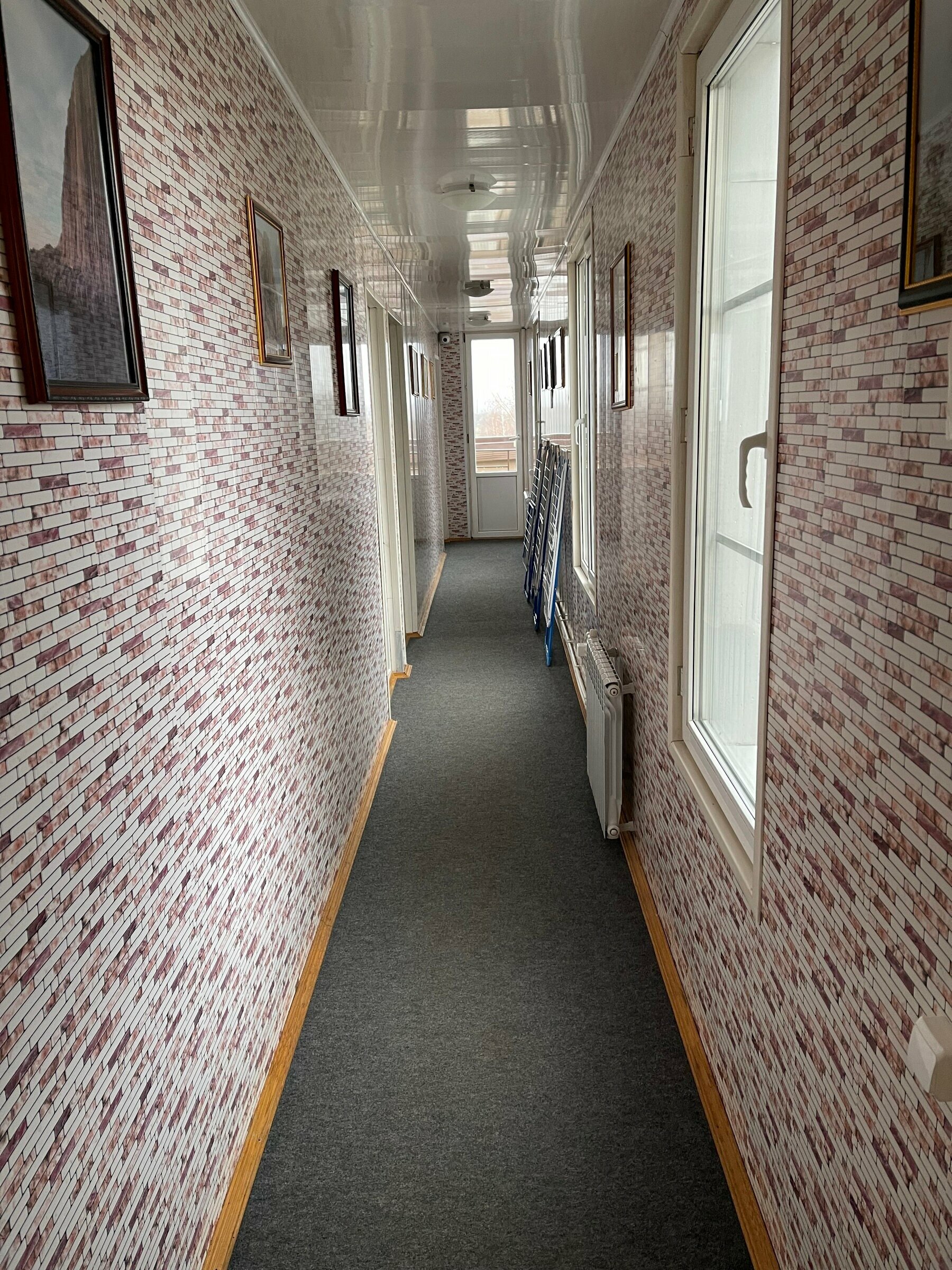 Небольшой двухместный номер с 2 отдельными кроватями