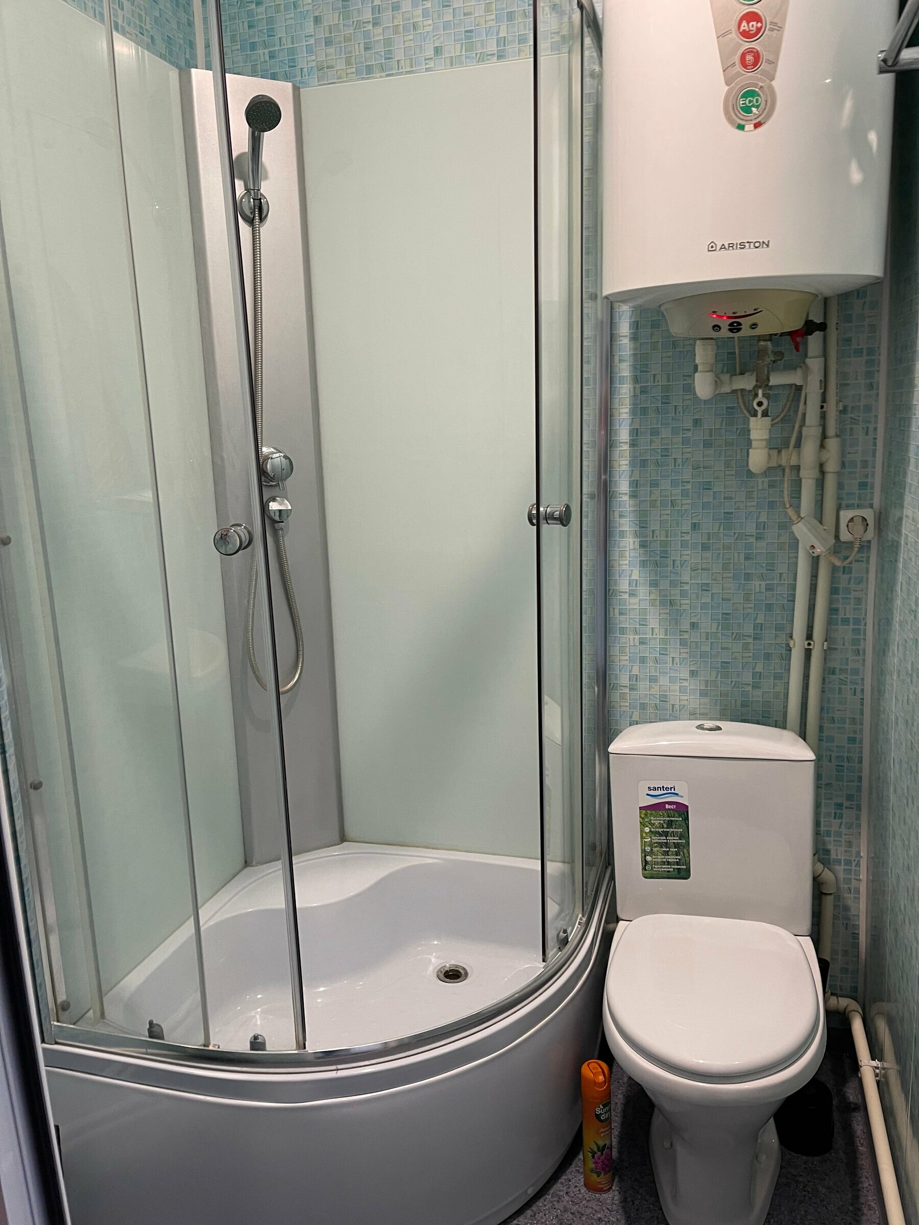 Небольшой двухместный номер с 2 отдельными кроватями