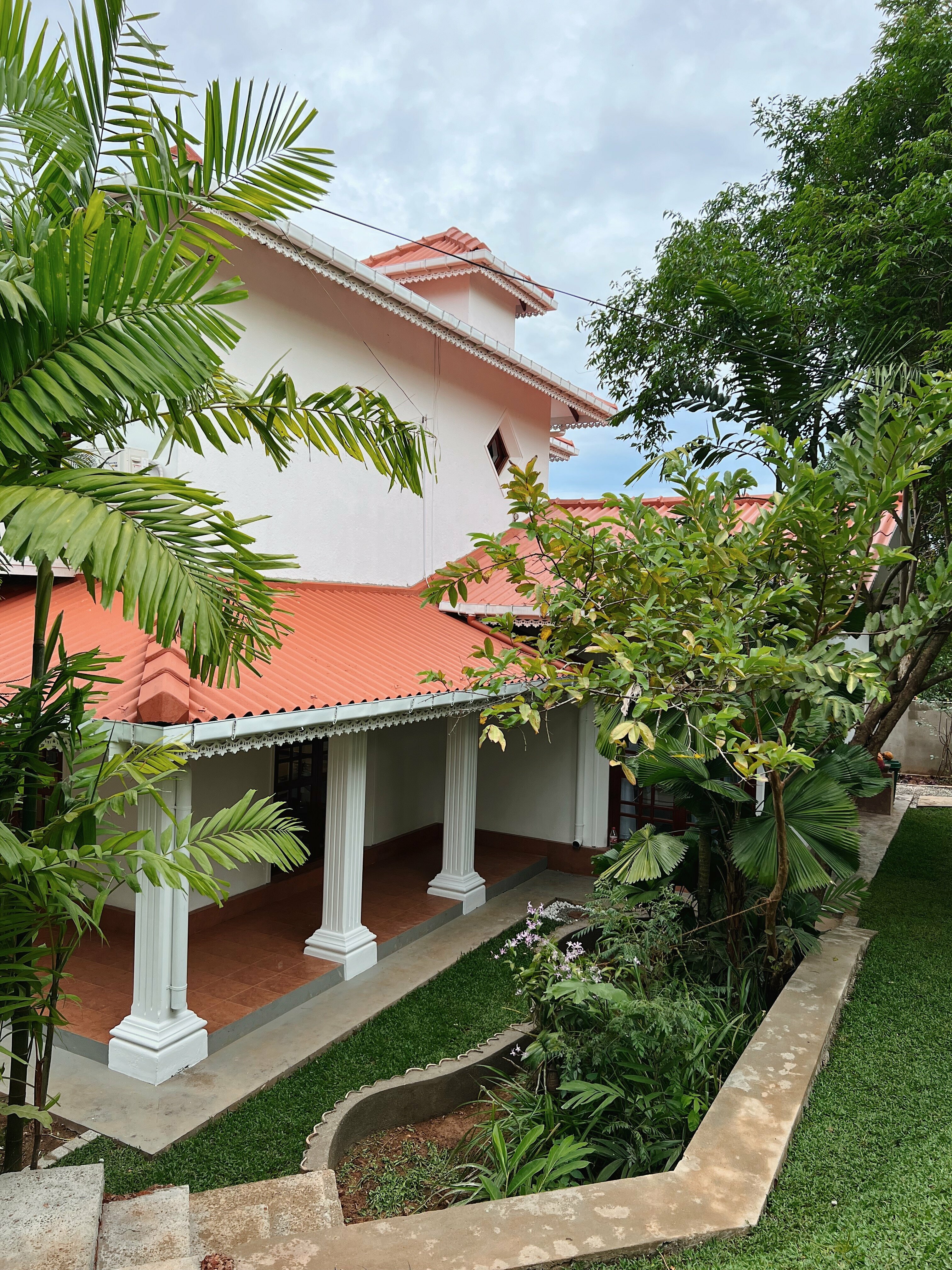 Вилла с видом на сад